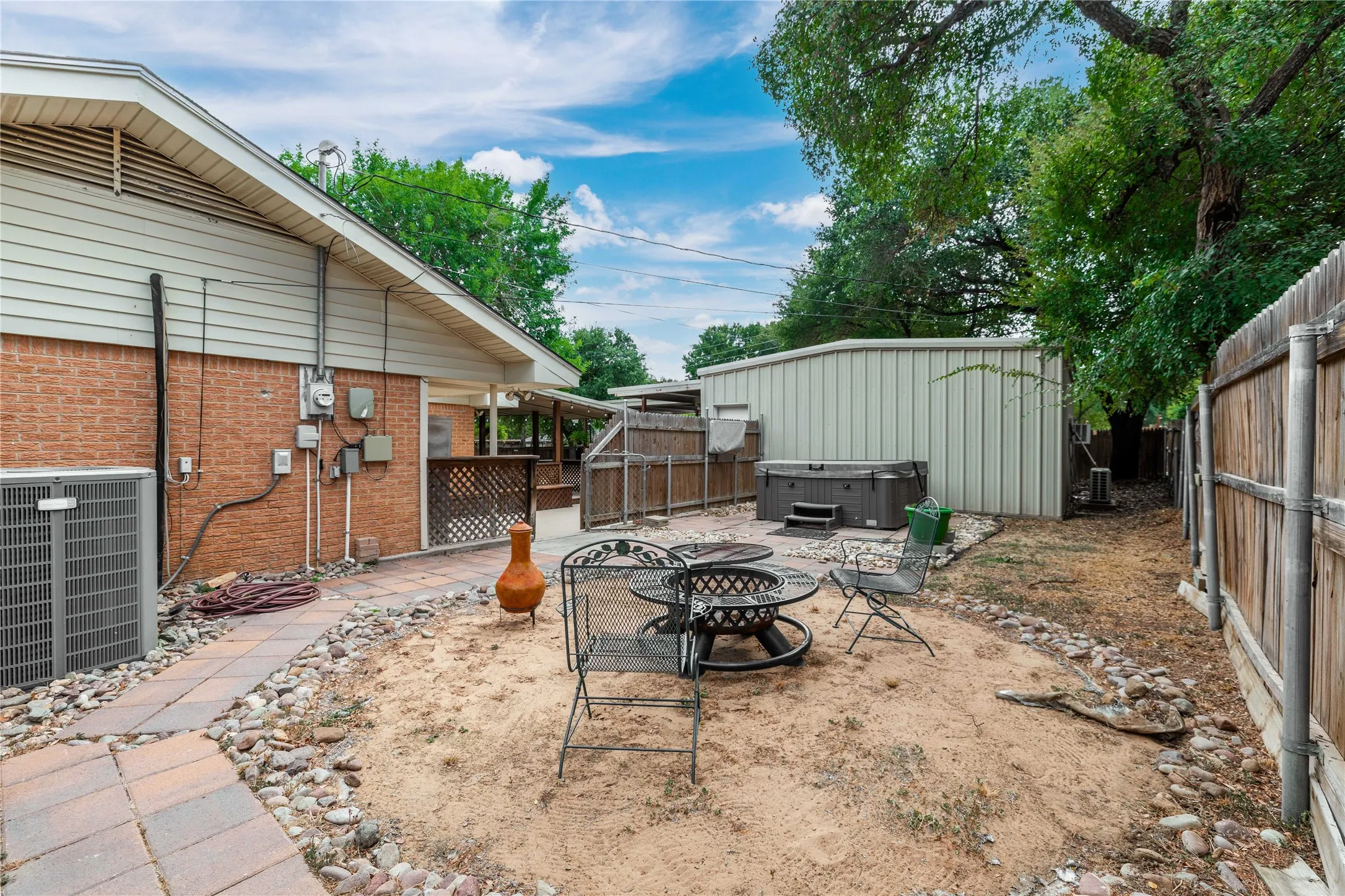 Single Family Residence For Sale in Brown County , 1611 16th Street, Brownwood, Texas 76801, 3 Bedroom, 2 Bathroom, 1 Garage spaces, 1,713 Sqft, built in 1965, mls#21401672, Real Estate Agent in Brownwood, Homes For Sale in Brown county, Homes For Sale in Brownwood, Realtor in Brownwood Texas, Real Estate Brokerage Independent Realty Texas, Luminita Cordes Realtor