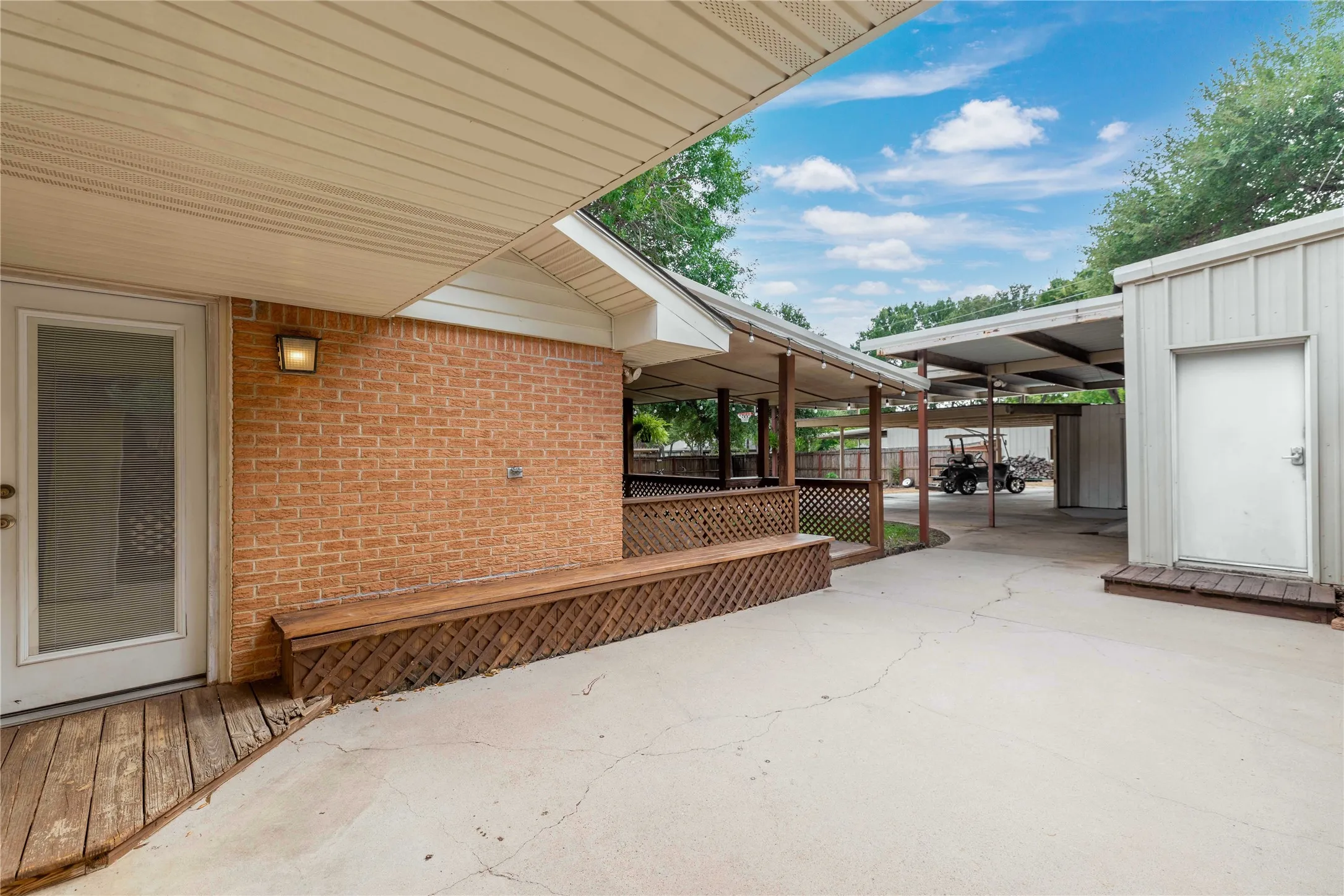 Single Family Residence For Sale in Brown County , 1611 16th Street, Brownwood, Texas 76801, 3 Bedroom, 2 Bathroom, 1 Garage spaces, 1,713 Sqft, built in 1965, mls#21401672, Real Estate Agent in Brownwood, Homes For Sale in Brown county, Homes For Sale in Brownwood, Realtor in Brownwood Texas, Real Estate Brokerage Independent Realty Texas, Luminita Cordes Realtor