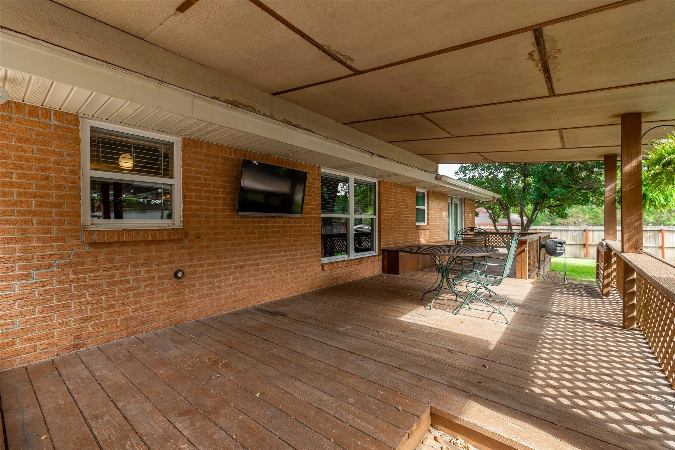 Single Family Residence For Sale in Brown County , 1611 16th Street, Brownwood, Texas 76801, 3 Bedroom, 2 Bathroom, 1 Garage spaces, 1,713 Sqft, built in 1965, mls#21401672, Real Estate Agent in Brownwood, Homes For Sale in Brown county, Homes For Sale in Brownwood, Realtor in Brownwood Texas, Real Estate Brokerage Independent Realty Texas, Luminita Cordes Realtor