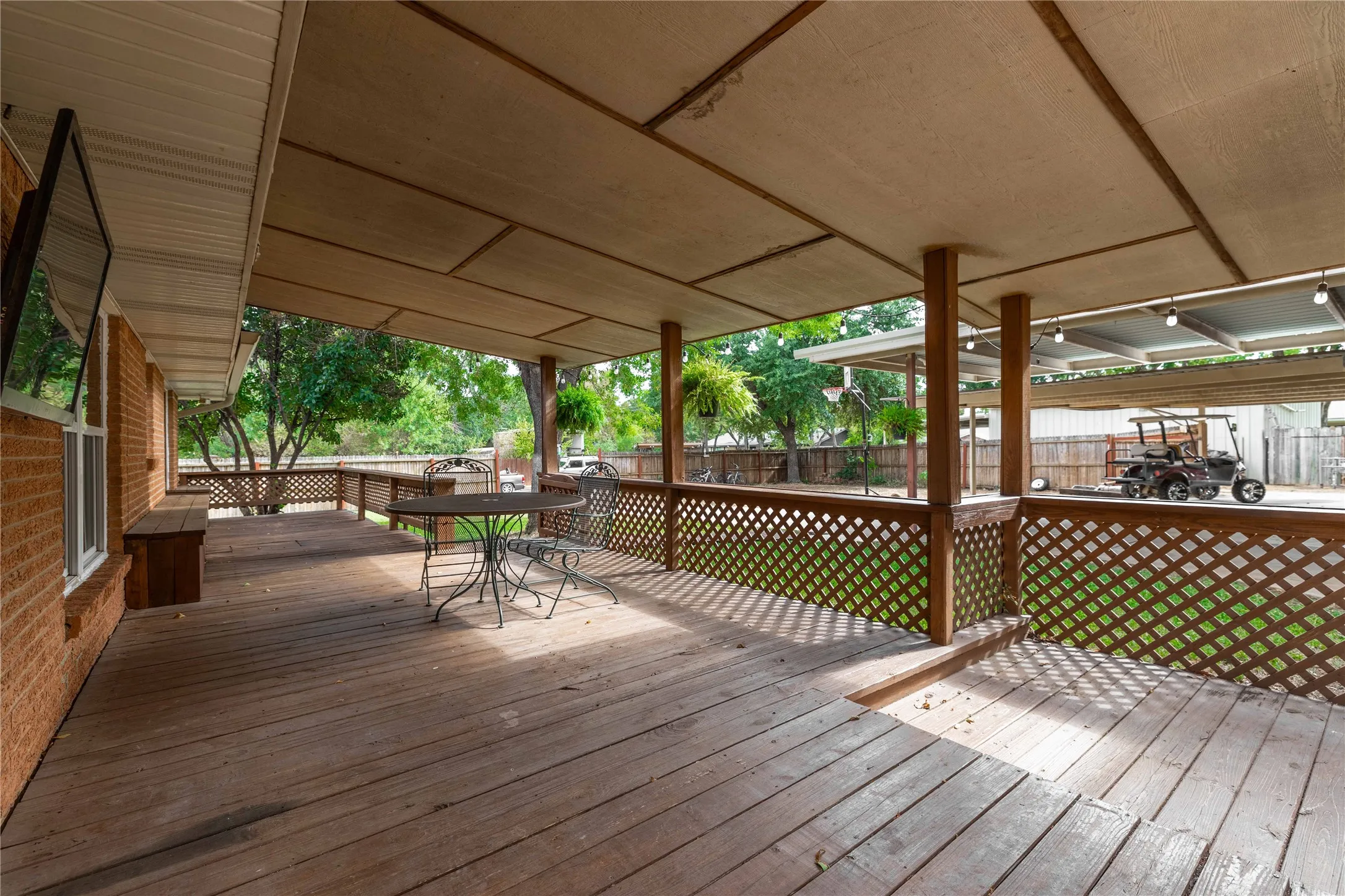 Single Family Residence For Sale in Brown County , 1611 16th Street, Brownwood, Texas 76801, 3 Bedroom, 2 Bathroom, 1 Garage spaces, 1,713 Sqft, built in 1965, mls#21401672, Real Estate Agent in Brownwood, Homes For Sale in Brown county, Homes For Sale in Brownwood, Realtor in Brownwood Texas, Real Estate Brokerage Independent Realty Texas, Luminita Cordes Realtor