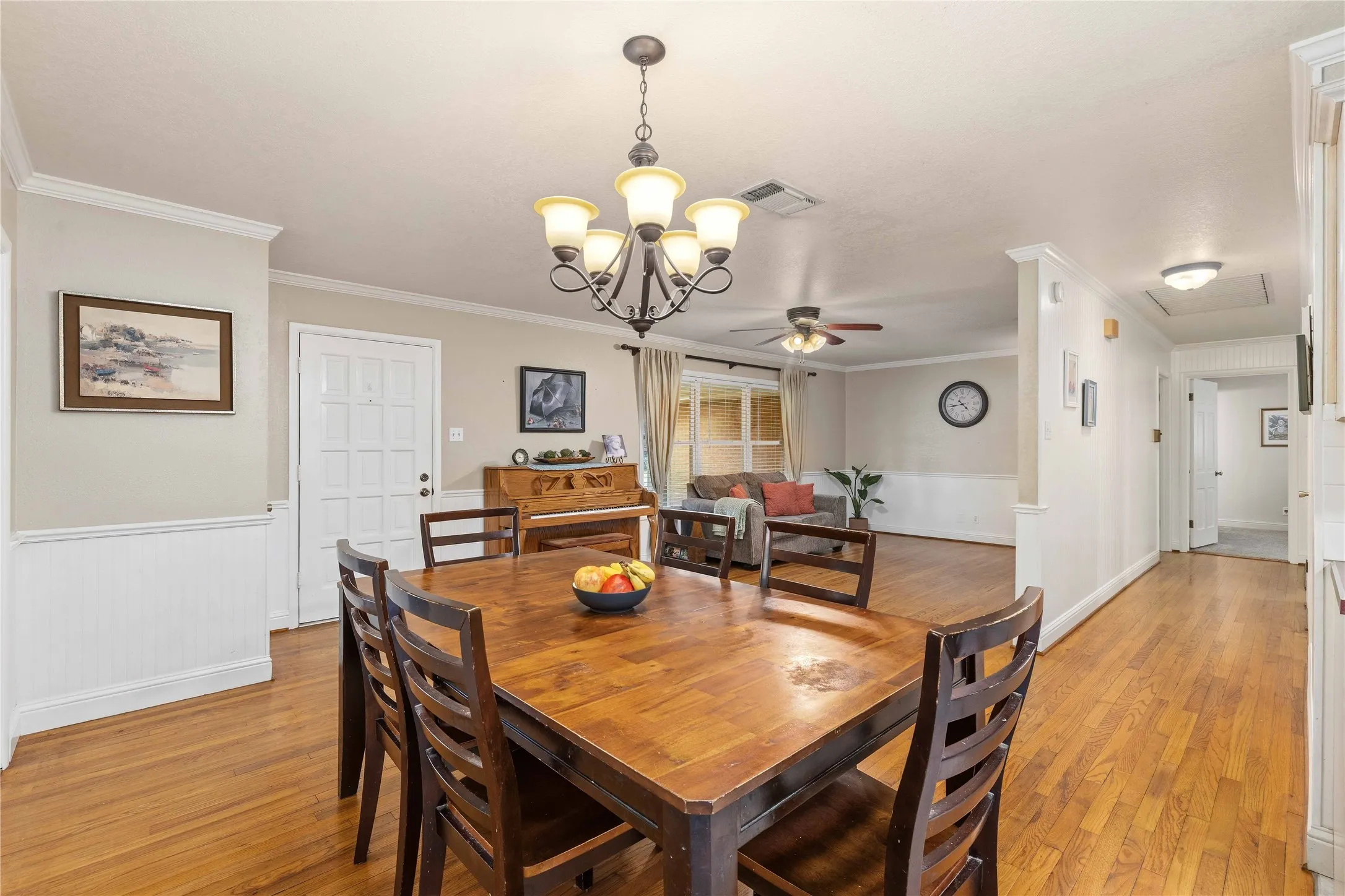 Single Family Residence For Sale in Brown County , 1611 16th Street, Brownwood, Texas 76801, 3 Bedroom, 2 Bathroom, 1 Garage spaces, 1,713 Sqft, built in 1965, mls#21401672, Real Estate Agent in Brownwood, Homes For Sale in Brown county, Homes For Sale in Brownwood, Realtor in Brownwood Texas, Real Estate Brokerage Independent Realty Texas, Luminita Cordes Realtor