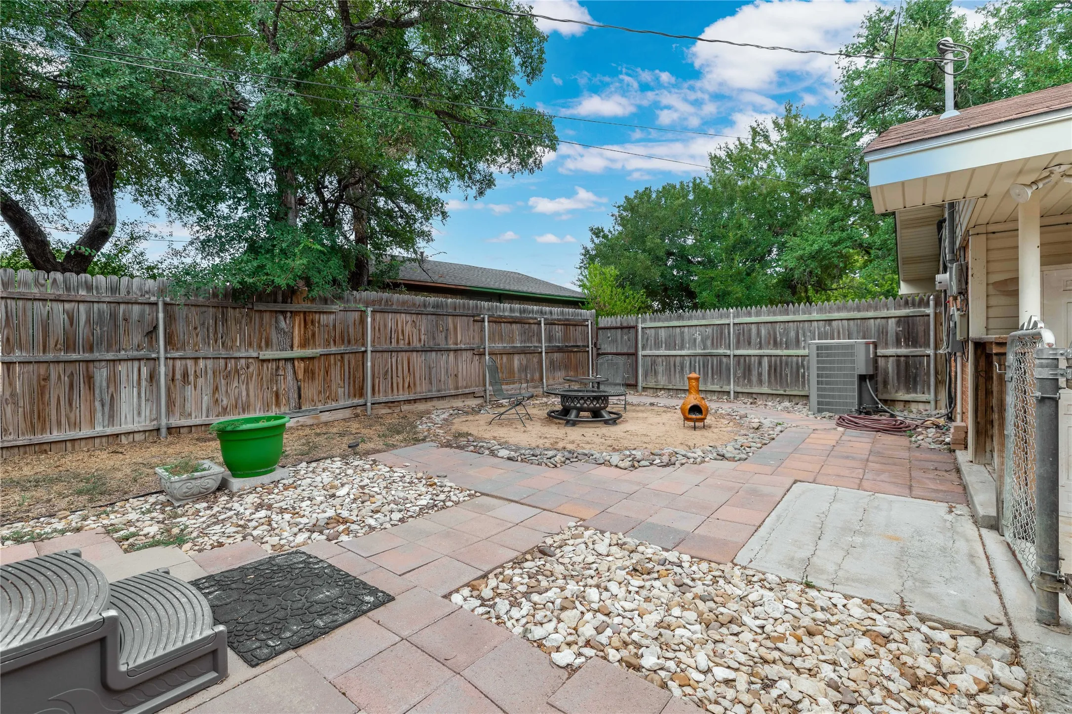 Single Family Residence For Sale in Brown County , 1611 16th Street, Brownwood, Texas 76801, 3 Bedroom, 2 Bathroom, 1 Garage spaces, 1,713 Sqft, built in 1965, mls#21401672, Real Estate Agent in Brownwood, Homes For Sale in Brown county, Homes For Sale in Brownwood, Realtor in Brownwood Texas, Real Estate Brokerage Independent Realty Texas, Luminita Cordes Realtor