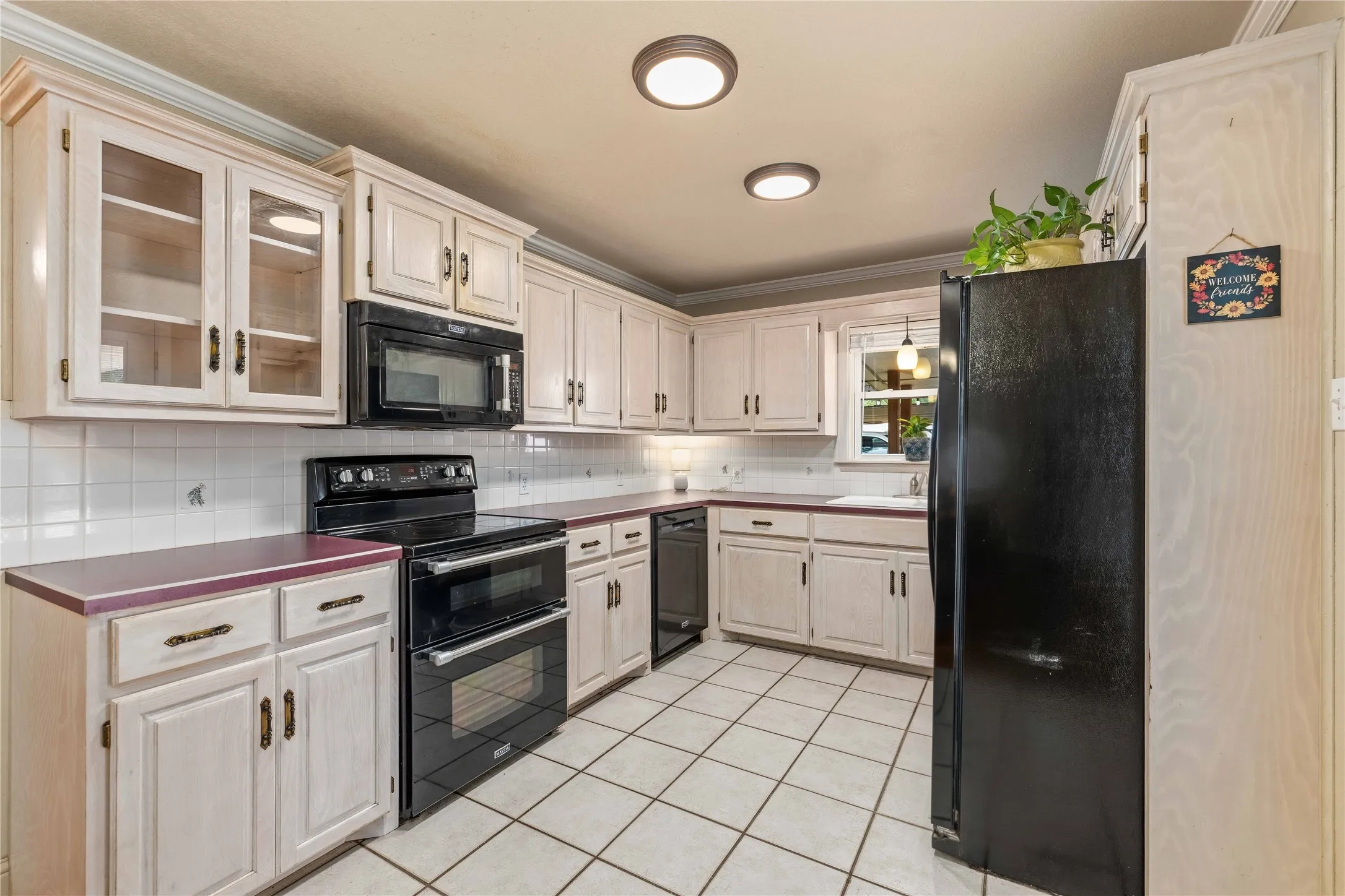 Single Family Residence For Sale in Brown County , 1611 16th Street, Brownwood, Texas 76801, 3 Bedroom, 2 Bathroom, 1 Garage spaces, 1,713 Sqft, built in 1965, mls#21401672, Real Estate Agent in Brownwood, Homes For Sale in Brown county, Homes For Sale in Brownwood, Realtor in Brownwood Texas, Real Estate Brokerage Independent Realty Texas, Luminita Cordes Realtor