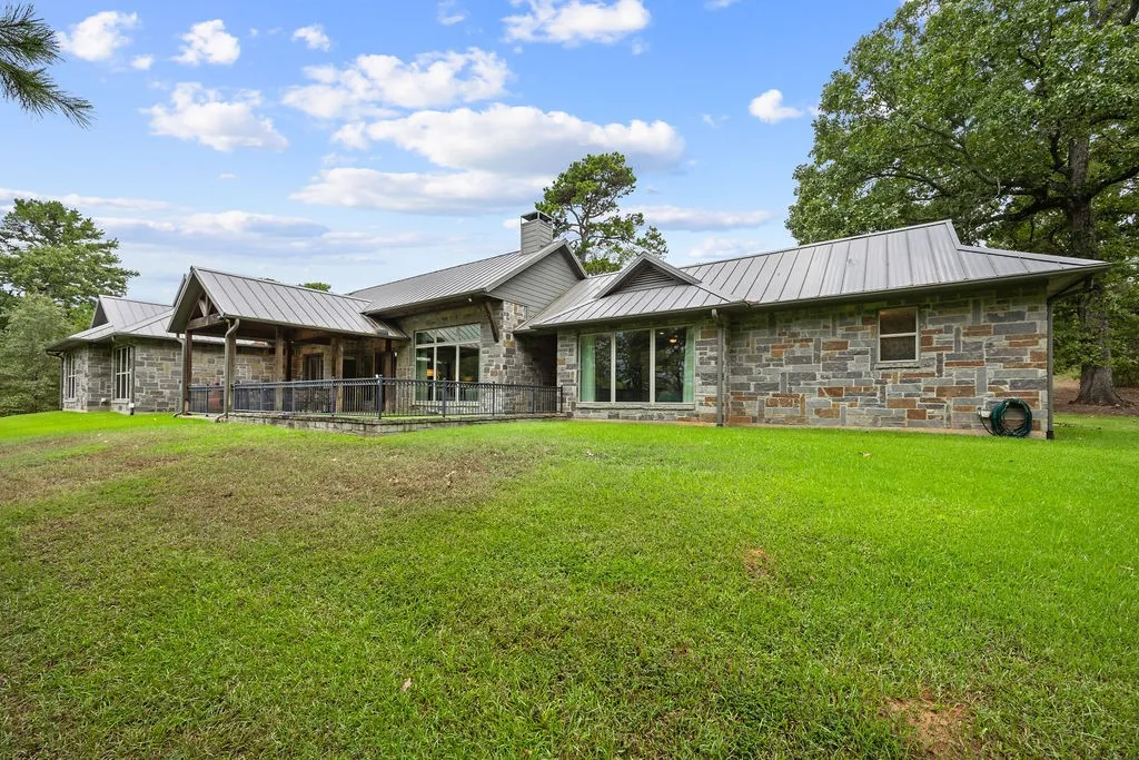Farm For Sale in Wood County , 1322 Private Road 7891, Mineola, Texas 75773, 4 Bedroom, 3 Bathroom, 2 Garage spaces, 3,064 Sqft, built in 2011, mls#21400940, Real Estate Agent in Mineola, Homes For Sale in Wood county, Homes For Sale in Mineola, Realtor in Mineola Texas, Real Estate Brokerage Independent Realty Texas, Luminita Cordes Realtor