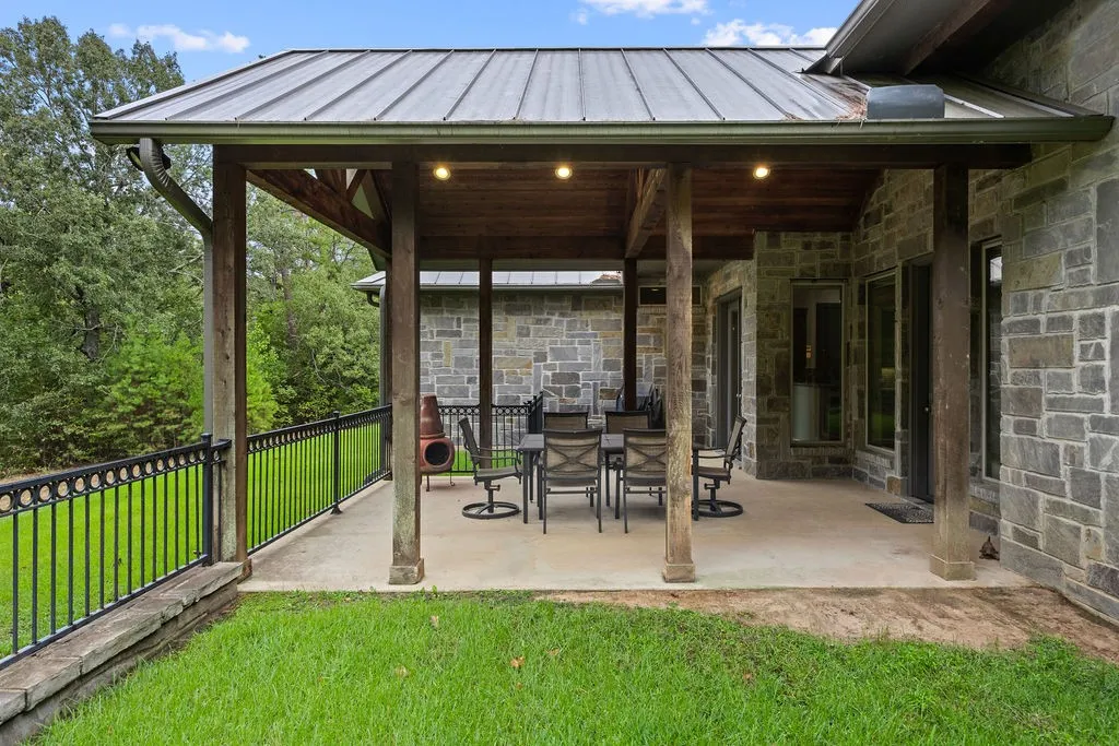 Farm For Sale in Wood County , 1322 Private Road 7891, Mineola, Texas 75773, 4 Bedroom, 3 Bathroom, 2 Garage spaces, 3,064 Sqft, built in 2011, mls#21400940, Real Estate Agent in Mineola, Homes For Sale in Wood county, Homes For Sale in Mineola, Realtor in Mineola Texas, Real Estate Brokerage Independent Realty Texas, Luminita Cordes Realtor