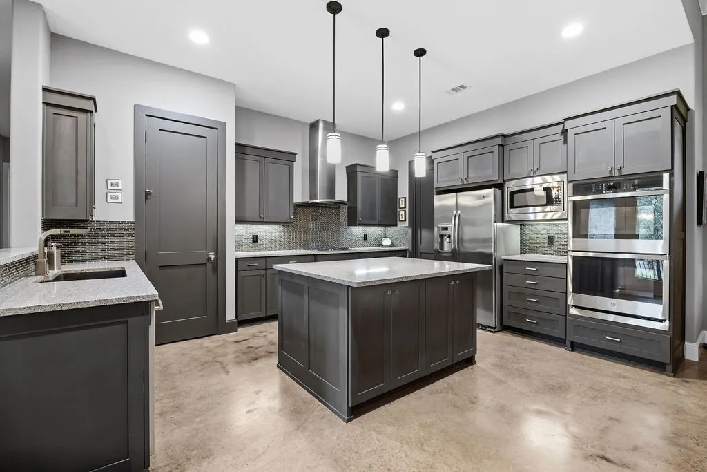 Farm For Sale in Wood County , 1322 Private Road 7891, Mineola, Texas 75773, 4 Bedroom, 3 Bathroom, 2 Garage spaces, 3,064 Sqft, built in 2011, mls#21400940, Real Estate Agent in Mineola, Homes For Sale in Wood county, Homes For Sale in Mineola, Realtor in Mineola Texas, Real Estate Brokerage Independent Realty Texas, Luminita Cordes Realtor