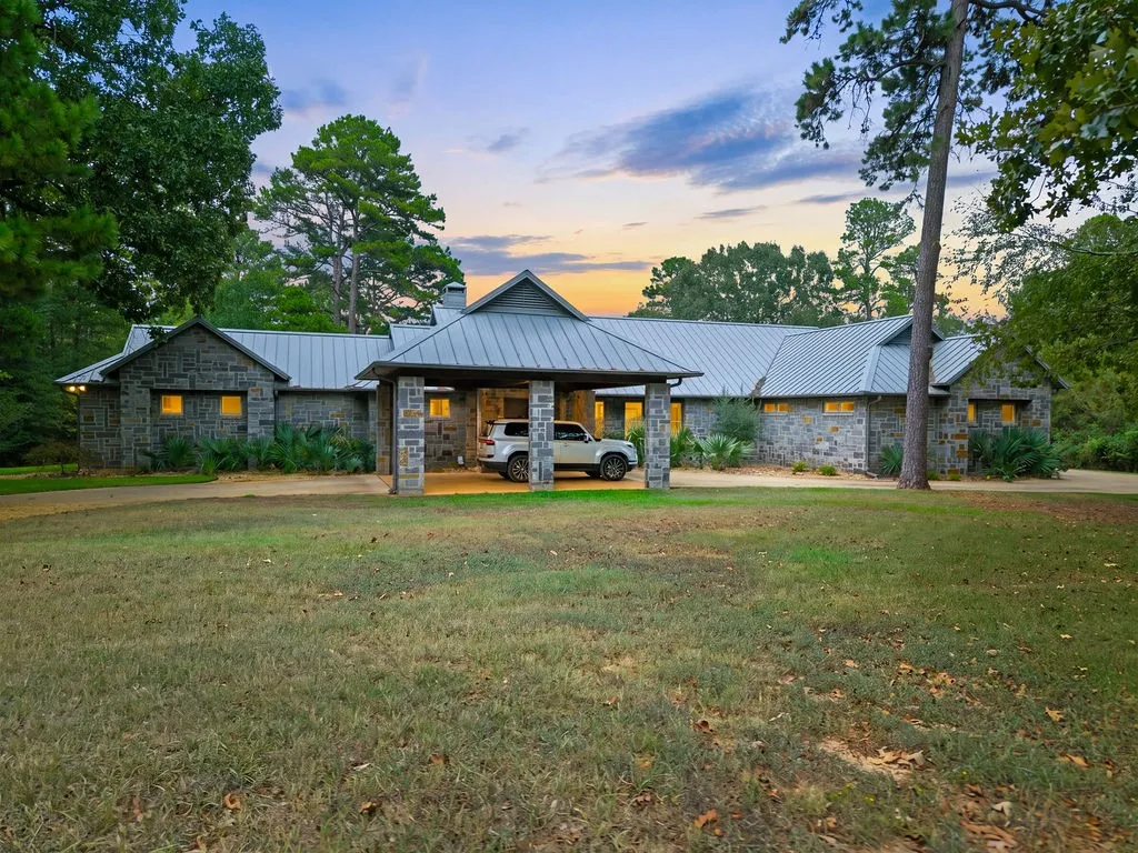 Farm For Sale in Wood County , 1322 Private Road 7891, Mineola, Texas 75773, 4 Bedroom, 3 Bathroom, 2 Garage spaces, 3,064 Sqft, built in 2011, mls#21400940, Real Estate Agent in Mineola, Homes For Sale in Wood county, Homes For Sale in Mineola, Realtor in Mineola Texas, Real Estate Brokerage Independent Realty Texas, Luminita Cordes Realtor