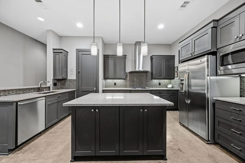 Farm For Sale in Wood County , 1322 Private Road 7891, Mineola, Texas 75773, 4 Bedroom, 3 Bathroom, 2 Garage spaces, 3,064 Sqft, built in 2011, mls#21400940, Real Estate Agent in Mineola, Homes For Sale in Wood county, Homes For Sale in Mineola, Realtor in Mineola Texas, Real Estate Brokerage Independent Realty Texas, Luminita Cordes Realtor