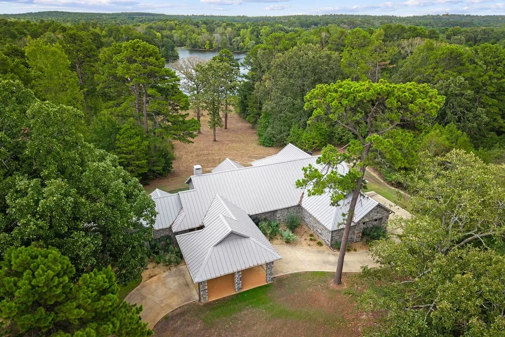 Farm For Sale in Wood County , 1322 Private Road 7891, Mineola, Texas 75773, 4 Bedroom, 3 Bathroom, 2 Garage spaces, 3,064 Sqft, built in 2011, mls#21400940, Real Estate Agent in Mineola, Homes For Sale in Wood county, Homes For Sale in Mineola, Realtor in Mineola Texas, Real Estate Brokerage Independent Realty Texas, Luminita Cordes Realtor