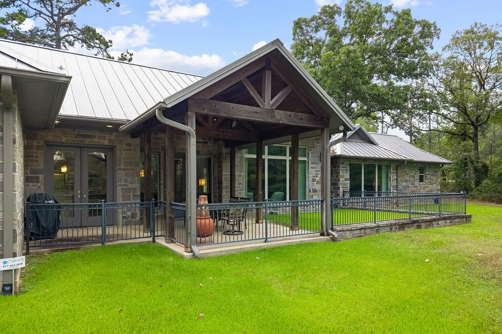 Farm For Sale in Wood County , 1322 Private Road 7891, Mineola, Texas 75773, 4 Bedroom, 3 Bathroom, 2 Garage spaces, 3,064 Sqft, built in 2011, mls#21400940, Real Estate Agent in Mineola, Homes For Sale in Wood county, Homes For Sale in Mineola, Realtor in Mineola Texas, Real Estate Brokerage Independent Realty Texas, Luminita Cordes Realtor