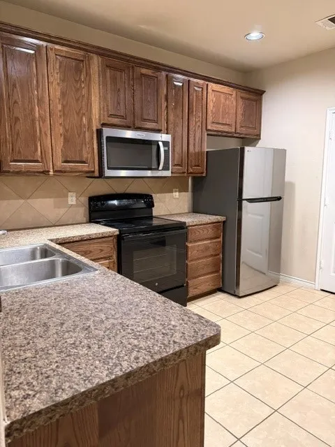Duplex For Rent in Collin County , 2245 Colby Lane, Wylie, Texas 75098, 3 Bedroom, 2 Bathroom, 1 Garage spaces, 1,190 Sqft, built in 2013, mls#21402883, Real Estate Agent in Wylie, Homes For Rent in Collin county, Homes For Rent in Wylie, Realtor in Wylie Texas, Real Estate Brokerage Independent Realty Texas, Luminita Cordes Realtor
