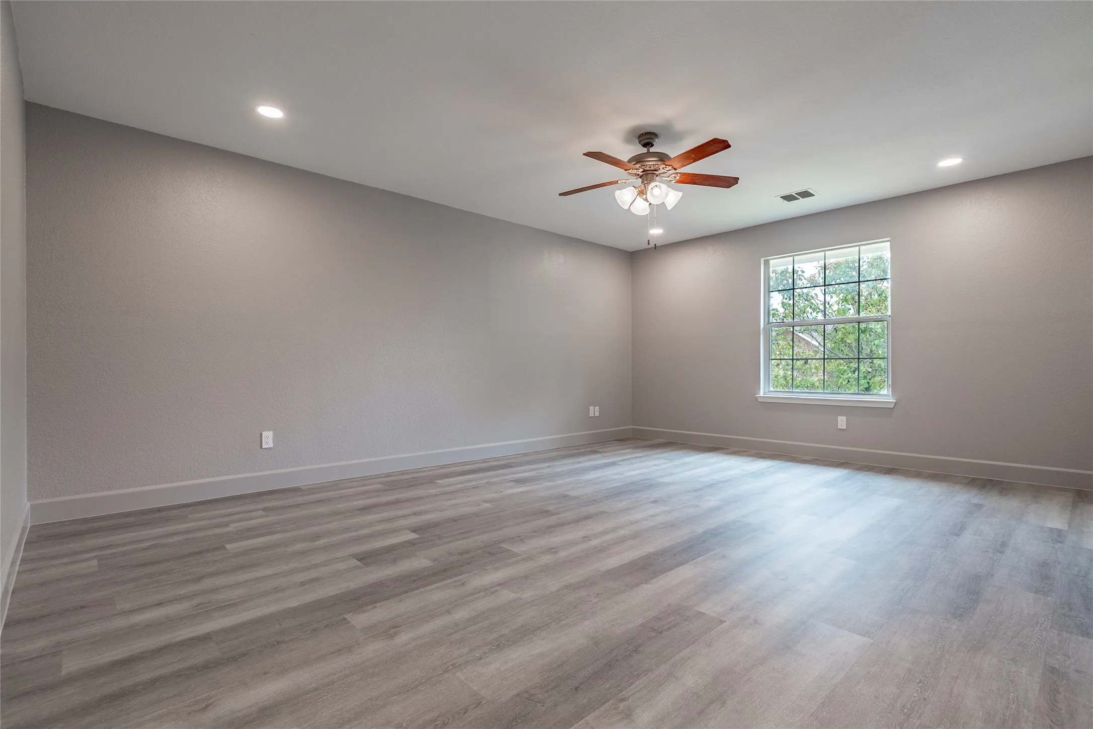 Single Family Residence For Sale in Rockwall County , 2837 Deer Ridge Drive, Rockwall, Texas 75032, 4 Bedroom, 3 Bathroom, 2 Garage spaces, 2,788 Sqft, built in 2003, mls#21376798, Real Estate Agent in Rockwall, Homes For Sale in Rockwall county, Homes For Sale in Rockwall, Realtor in Rockwall Texas, Real Estate Brokerage Independent Realty Texas, Luminita Cordes Realtor