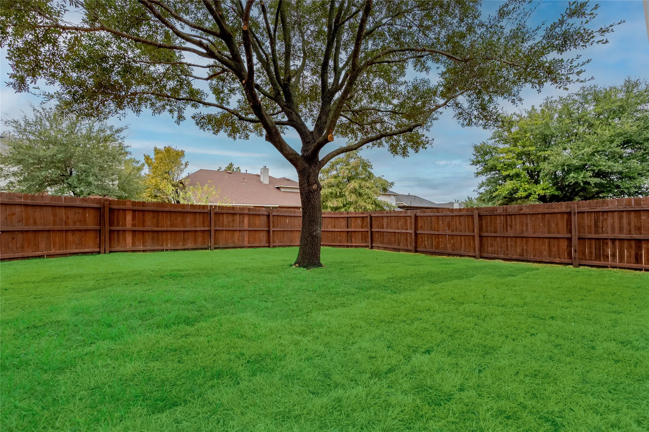 Single Family Residence For Sale in Rockwall County , 2837 Deer Ridge Drive, Rockwall, Texas 75032, 4 Bedroom, 3 Bathroom, 2 Garage spaces, 2,788 Sqft, built in 2003, mls#21376798, Real Estate Agent in Rockwall, Homes For Sale in Rockwall county, Homes For Sale in Rockwall, Realtor in Rockwall Texas, Real Estate Brokerage Independent Realty Texas, Luminita Cordes Realtor