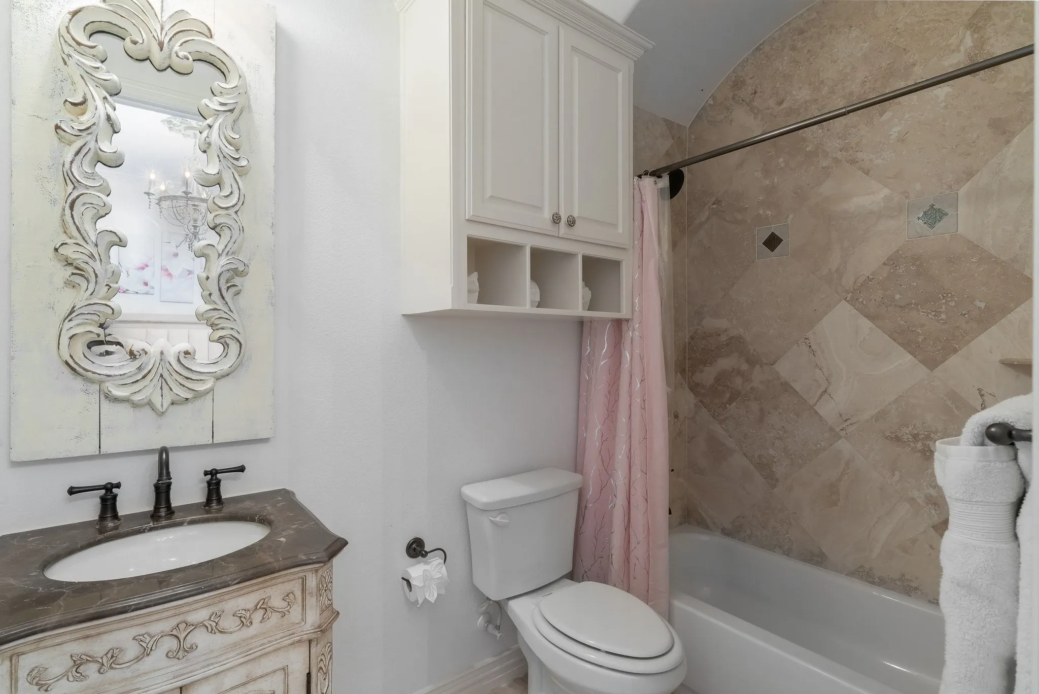 Guest bathroom.