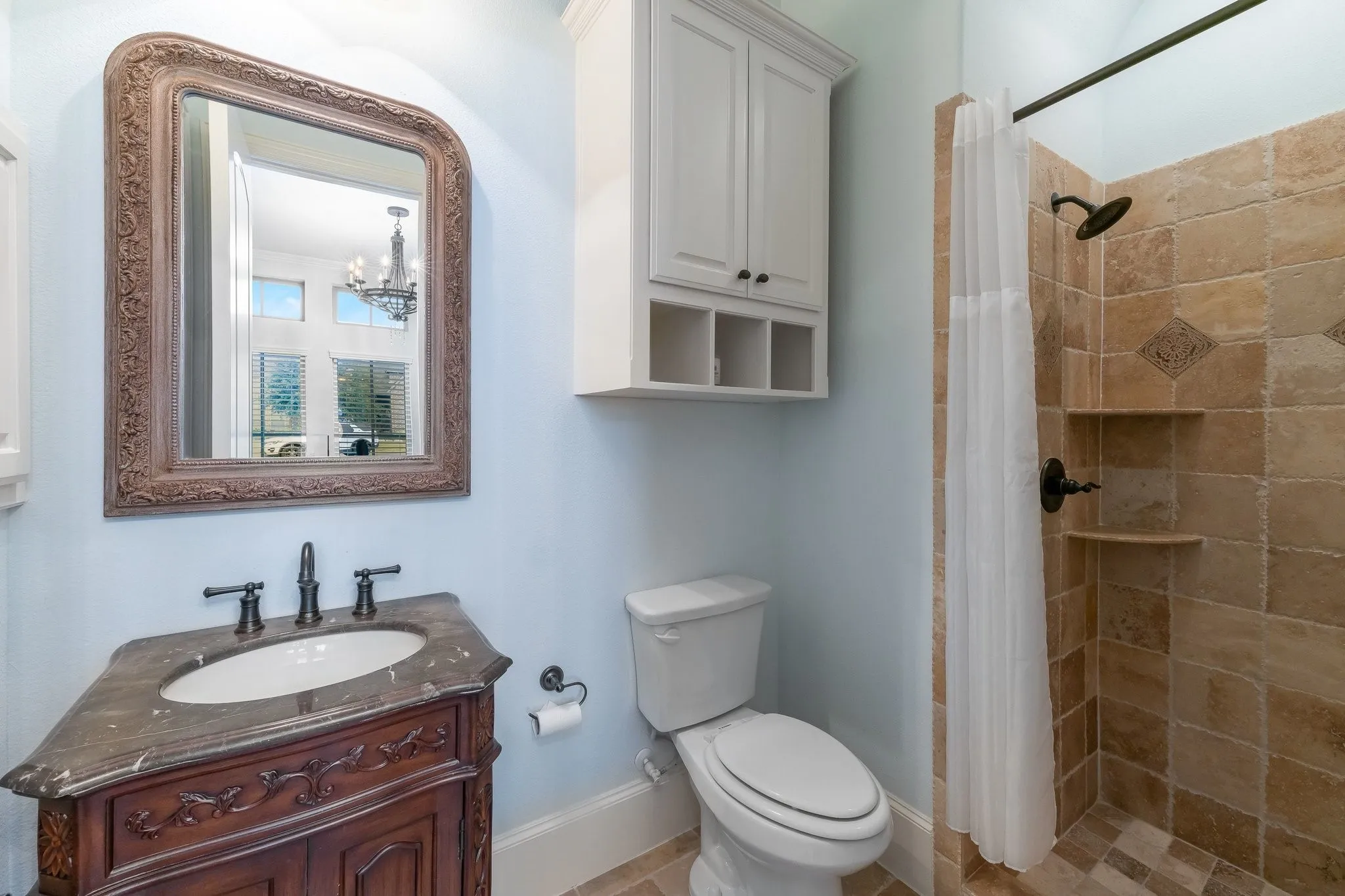 Guest suite ensuite bathroom.
