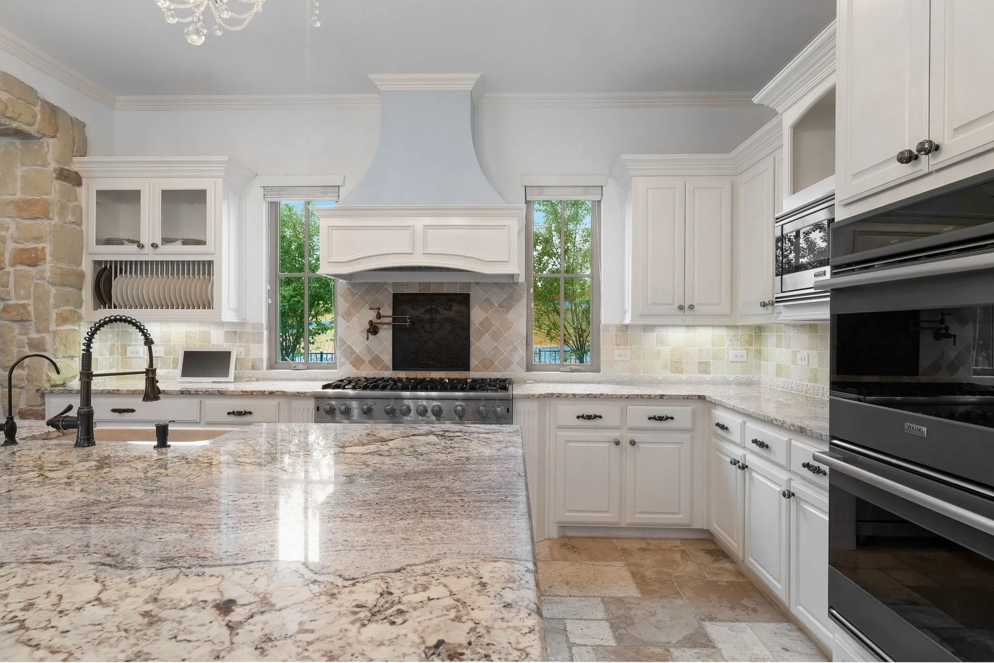 The chef will enjoy this space.