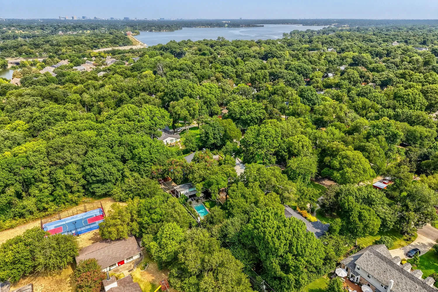 Single Family Residence For Sale in Dallas County , 1538 Highland Road, Dallas, Texas 75218, 3 Bedroom, 3 Bathroom, Garage spaces, 2,651 Sqft, built in 1982, mls#21400320, Real Estate Agent in Dallas, Homes For Sale in Dallas county, Homes For Sale in Dallas, Realtor in Dallas Texas, Real Estate Brokerage Independent Realty Texas, Luminita Cordes Realtor