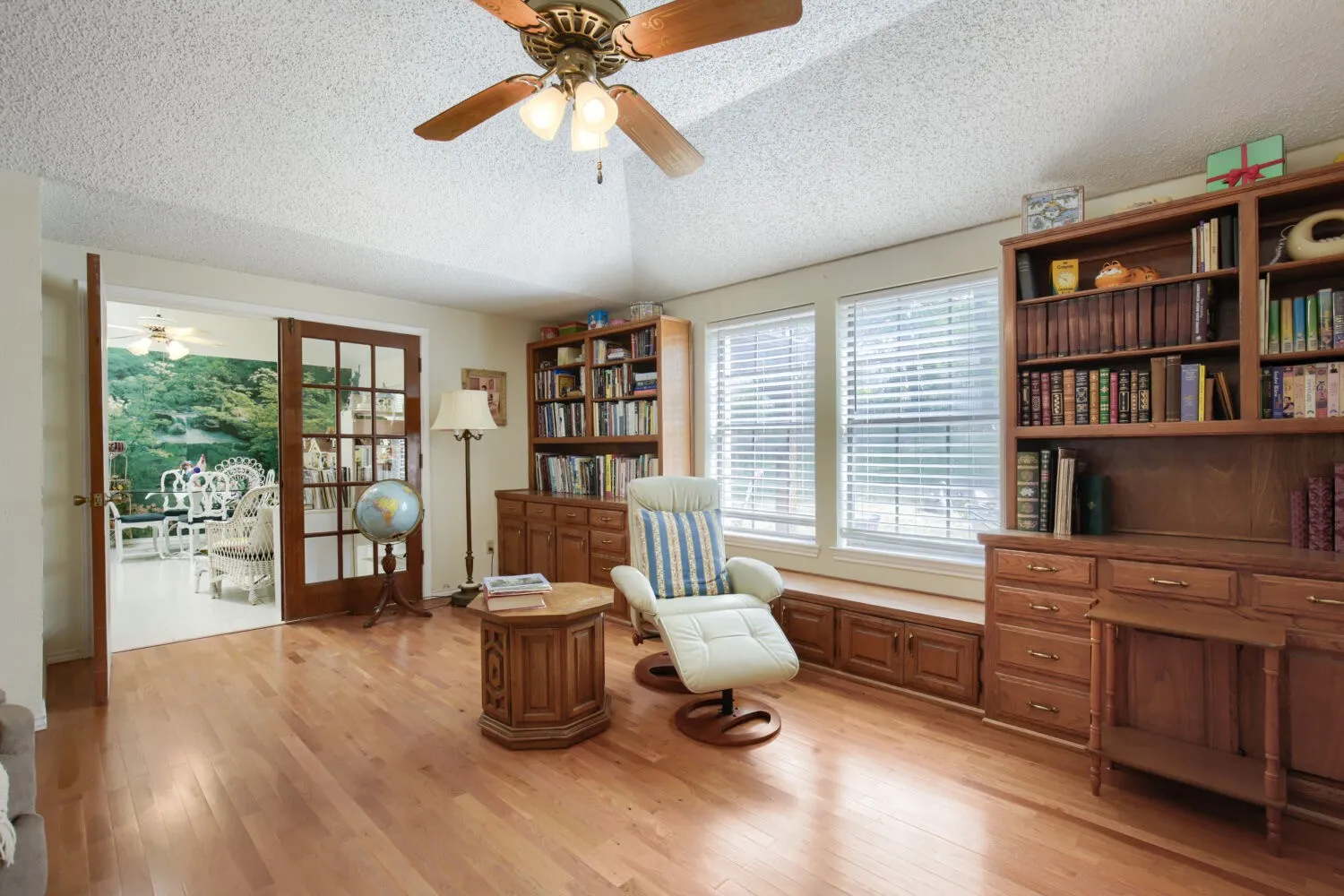 Single Family Residence For Sale in Dallas County , 1538 Highland Road, Dallas, Texas 75218, 3 Bedroom, 3 Bathroom, Garage spaces, 2,651 Sqft, built in 1982, mls#21400320, Real Estate Agent in Dallas, Homes For Sale in Dallas county, Homes For Sale in Dallas, Realtor in Dallas Texas, Real Estate Brokerage Independent Realty Texas, Luminita Cordes Realtor