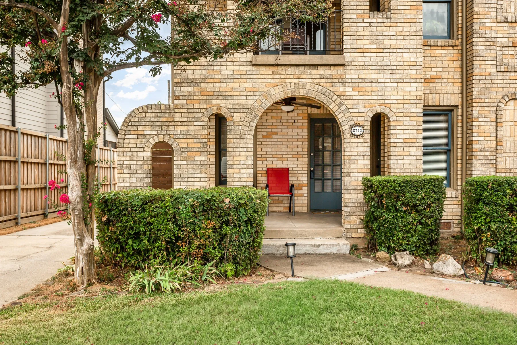 Duplex For Sale in Dallas County , 5740 - 5742 Goodwin Avenue, Dallas, Texas 75206, 2 Bedroom, 1 Bathroom, Garage spaces, 0 Sqft, built in 1931, mls#21402278, Real Estate Agent in Dallas, Homes For Sale in Dallas county, Homes For Sale in Dallas, Realtor in Dallas Texas, Real Estate Brokerage Independent Realty Texas, Luminita Cordes Realtor