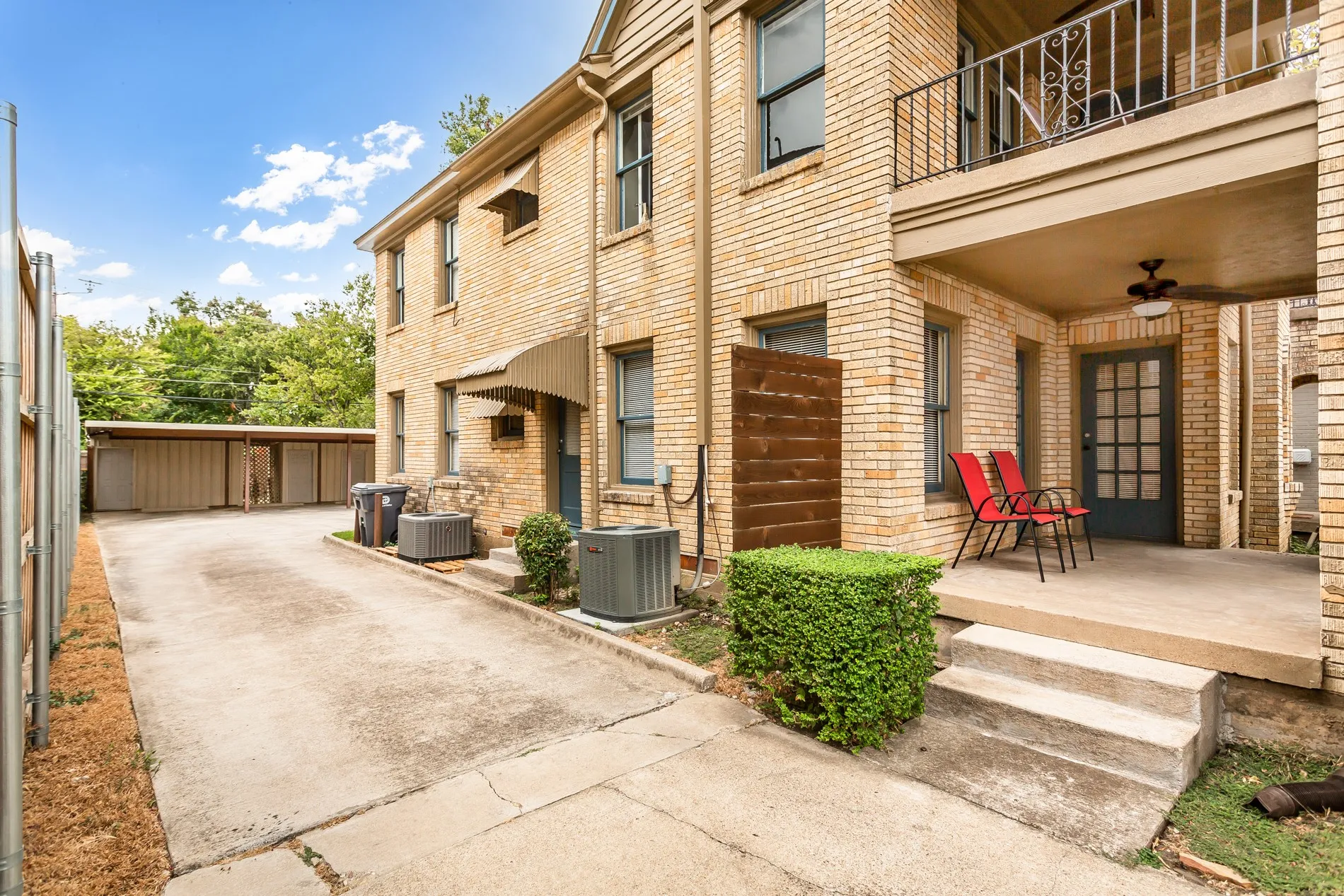 Duplex For Sale in Dallas County , 5740 - 5742 Goodwin Avenue, Dallas, Texas 75206, 2 Bedroom, 1 Bathroom, Garage spaces, 0 Sqft, built in 1931, mls#21402278, Real Estate Agent in Dallas, Homes For Sale in Dallas county, Homes For Sale in Dallas, Realtor in Dallas Texas, Real Estate Brokerage Independent Realty Texas, Luminita Cordes Realtor