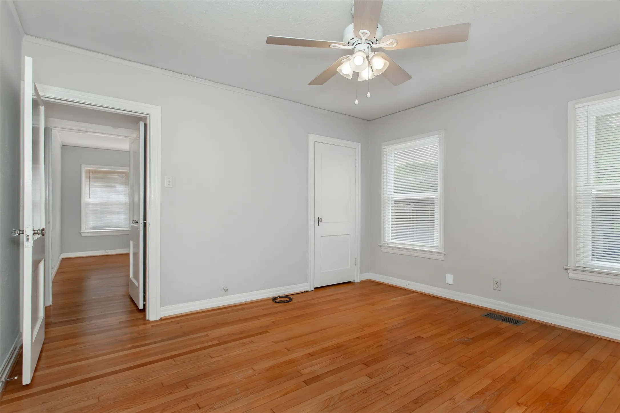 Duplex For Sale in Dallas County , 5740 - 5742 Goodwin Avenue, Dallas, Texas 75206, 2 Bedroom, 1 Bathroom, Garage spaces, 0 Sqft, built in 1931, mls#21402278, Real Estate Agent in Dallas, Homes For Sale in Dallas county, Homes For Sale in Dallas, Realtor in Dallas Texas, Real Estate Brokerage Independent Realty Texas, Luminita Cordes Realtor