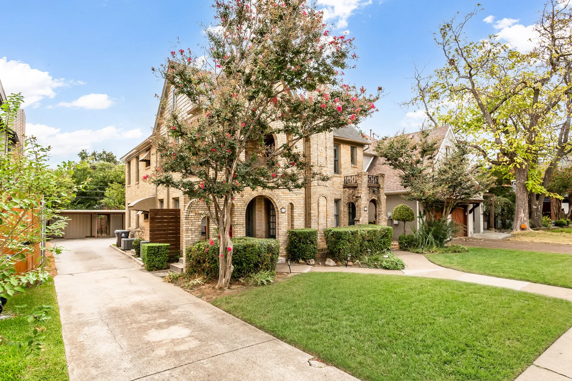 Duplex For Sale in Dallas County , 5740 - 5742 Goodwin Avenue, Dallas, Texas 75206, 2 Bedroom, 1 Bathroom, Garage spaces, 0 Sqft, built in 1931, mls#21402278, Real Estate Agent in Dallas, Homes For Sale in Dallas county, Homes For Sale in Dallas, Realtor in Dallas Texas, Real Estate Brokerage Independent Realty Texas, Luminita Cordes Realtor