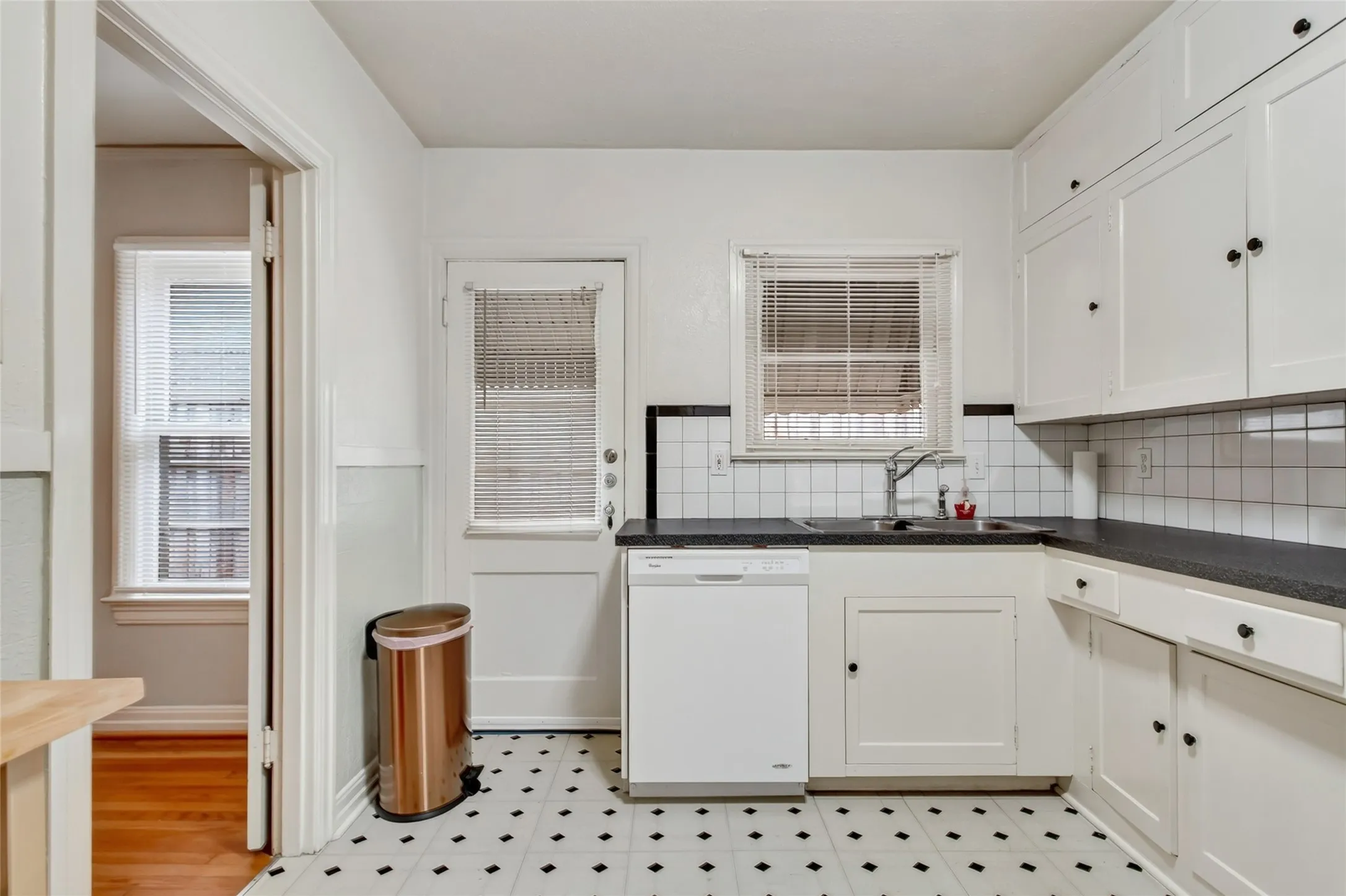Duplex For Sale in Dallas County , 5740 - 5742 Goodwin Avenue, Dallas, Texas 75206, 2 Bedroom, 1 Bathroom, Garage spaces, 0 Sqft, built in 1931, mls#21402278, Real Estate Agent in Dallas, Homes For Sale in Dallas county, Homes For Sale in Dallas, Realtor in Dallas Texas, Real Estate Brokerage Independent Realty Texas, Luminita Cordes Realtor
