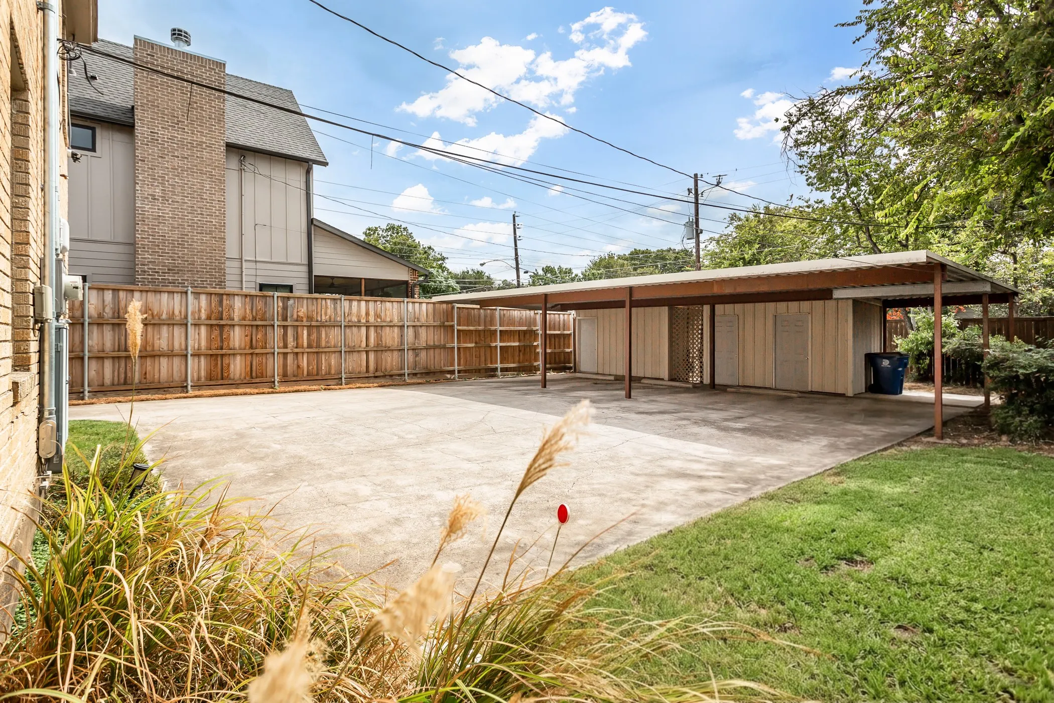 Duplex For Sale in Dallas County , 5740 - 5742 Goodwin Avenue, Dallas, Texas 75206, 2 Bedroom, 1 Bathroom, Garage spaces, 0 Sqft, built in 1931, mls#21402278, Real Estate Agent in Dallas, Homes For Sale in Dallas county, Homes For Sale in Dallas, Realtor in Dallas Texas, Real Estate Brokerage Independent Realty Texas, Luminita Cordes Realtor