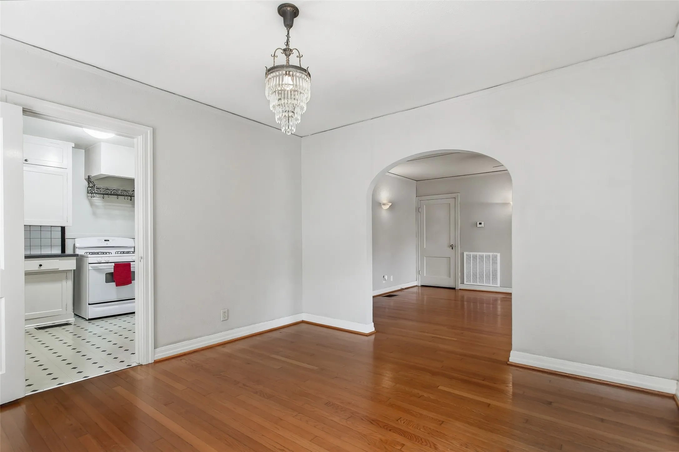 Duplex For Sale in Dallas County , 5740 - 5742 Goodwin Avenue, Dallas, Texas 75206, 2 Bedroom, 1 Bathroom, Garage spaces, 0 Sqft, built in 1931, mls#21402278, Real Estate Agent in Dallas, Homes For Sale in Dallas county, Homes For Sale in Dallas, Realtor in Dallas Texas, Real Estate Brokerage Independent Realty Texas, Luminita Cordes Realtor