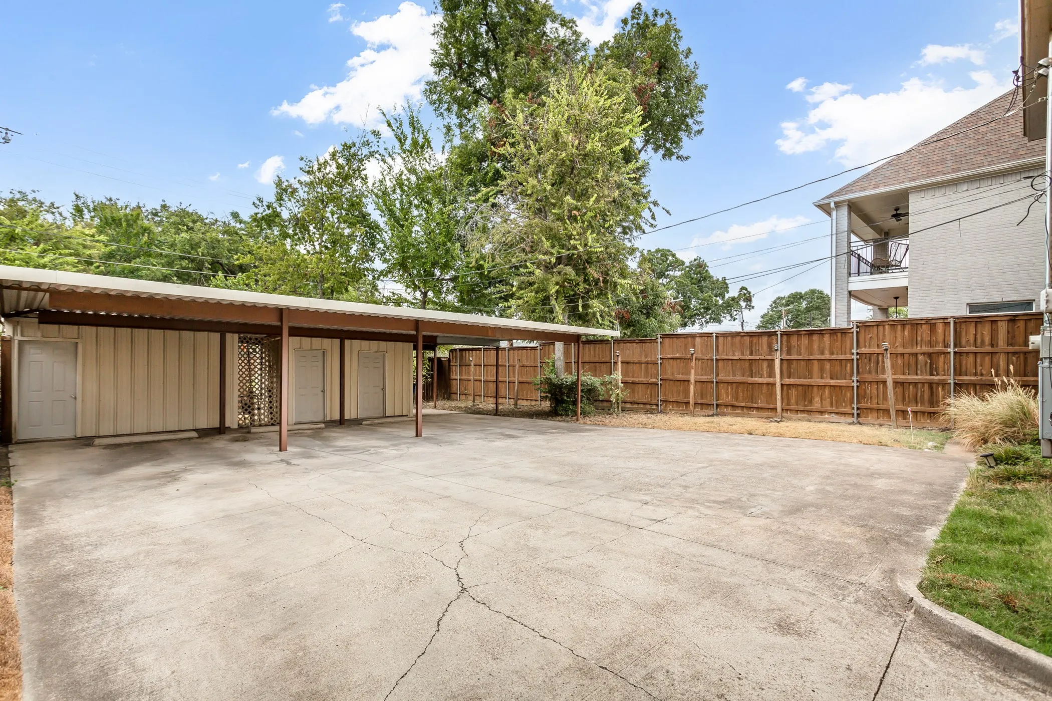 Duplex For Sale in Dallas County , 5740 - 5742 Goodwin Avenue, Dallas, Texas 75206, 2 Bedroom, 1 Bathroom, Garage spaces, 0 Sqft, built in 1931, mls#21402278, Real Estate Agent in Dallas, Homes For Sale in Dallas county, Homes For Sale in Dallas, Realtor in Dallas Texas, Real Estate Brokerage Independent Realty Texas, Luminita Cordes Realtor