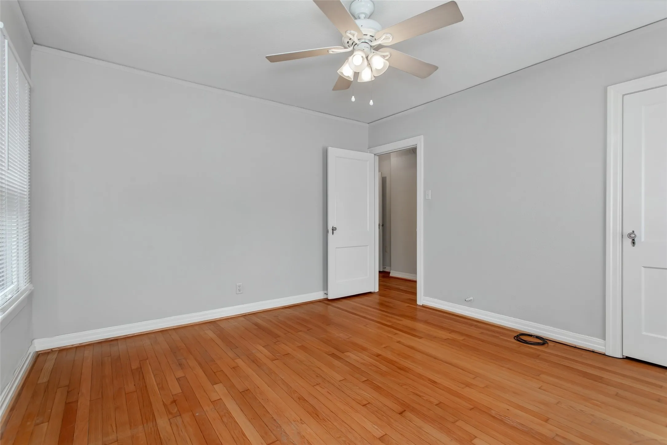 Duplex For Sale in Dallas County , 5740 - 5742 Goodwin Avenue, Dallas, Texas 75206, 2 Bedroom, 1 Bathroom, Garage spaces, 0 Sqft, built in 1931, mls#21402278, Real Estate Agent in Dallas, Homes For Sale in Dallas county, Homes For Sale in Dallas, Realtor in Dallas Texas, Real Estate Brokerage Independent Realty Texas, Luminita Cordes Realtor