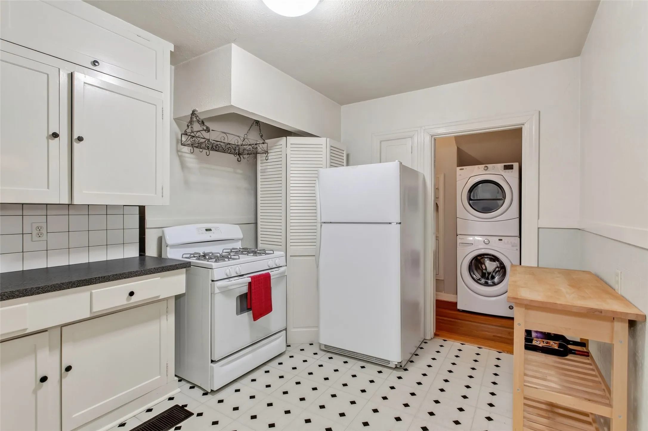 Duplex For Sale in Dallas County , 5740 - 5742 Goodwin Avenue, Dallas, Texas 75206, 2 Bedroom, 1 Bathroom, Garage spaces, 0 Sqft, built in 1931, mls#21402278, Real Estate Agent in Dallas, Homes For Sale in Dallas county, Homes For Sale in Dallas, Realtor in Dallas Texas, Real Estate Brokerage Independent Realty Texas, Luminita Cordes Realtor