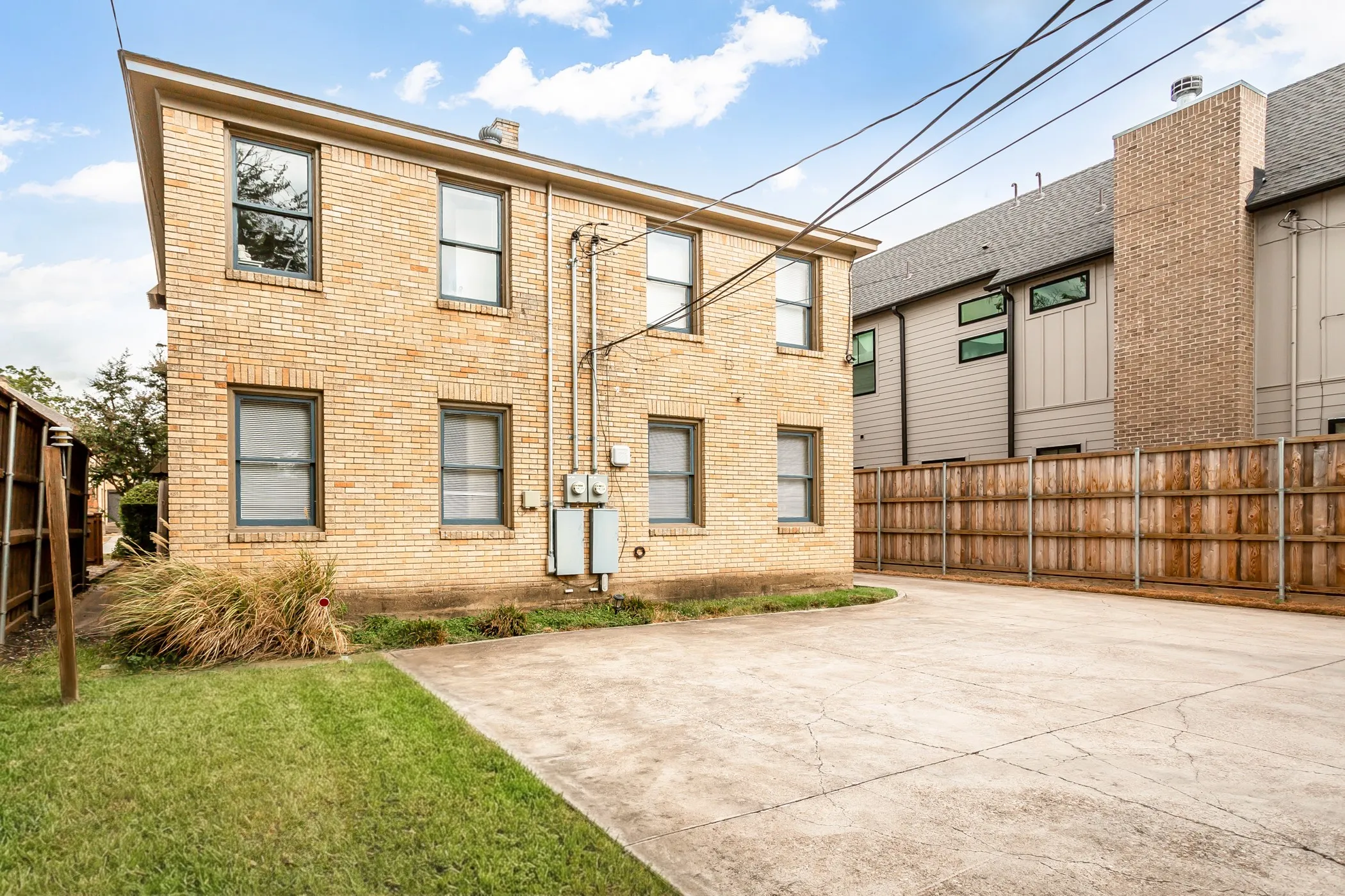 Duplex For Sale in Dallas County , 5740 - 5742 Goodwin Avenue, Dallas, Texas 75206, 2 Bedroom, 1 Bathroom, Garage spaces, 0 Sqft, built in 1931, mls#21402278, Real Estate Agent in Dallas, Homes For Sale in Dallas county, Homes For Sale in Dallas, Realtor in Dallas Texas, Real Estate Brokerage Independent Realty Texas, Luminita Cordes Realtor