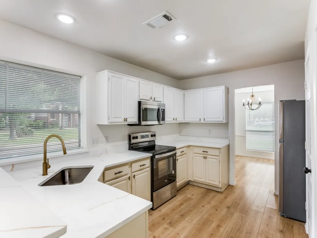 Single Family Residence For Rent in Tarrant County , 3100 Kathy Lane, Fort Worth, Texas 76123, 4 Bedroom, 3 Bathroom, 2 Garage spaces, 2,472 Sqft, built in 1989, mls#21402892, Real Estate Agent in Fort Worth, Homes For Rent in Tarrant county, Homes For Rent in Fort Worth, Realtor in Fort Worth Texas, Real Estate Brokerage Independent Realty Texas, Luminita Cordes Realtor
