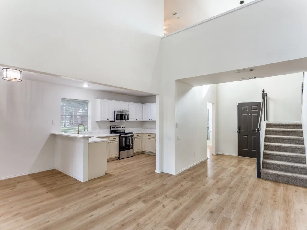 Single Family Residence For Rent in Tarrant County , 3100 Kathy Lane, Fort Worth, Texas 76123, 4 Bedroom, 3 Bathroom, 2 Garage spaces, 2,472 Sqft, built in 1989, mls#21402892, Real Estate Agent in Fort Worth, Homes For Rent in Tarrant county, Homes For Rent in Fort Worth, Realtor in Fort Worth Texas, Real Estate Brokerage Independent Realty Texas, Luminita Cordes Realtor