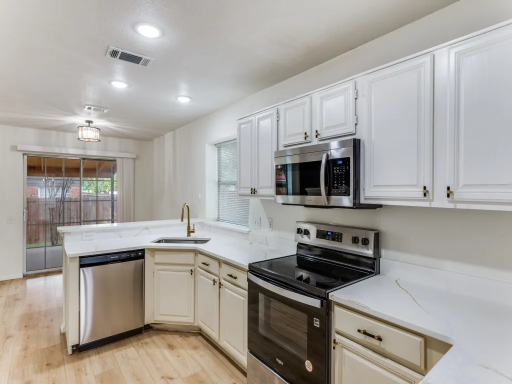 Single Family Residence For Rent in Tarrant County , 3100 Kathy Lane, Fort Worth, Texas 76123, 4 Bedroom, 3 Bathroom, 2 Garage spaces, 2,472 Sqft, built in 1989, mls#21402892, Real Estate Agent in Fort Worth, Homes For Rent in Tarrant county, Homes For Rent in Fort Worth, Realtor in Fort Worth Texas, Real Estate Brokerage Independent Realty Texas, Luminita Cordes Realtor