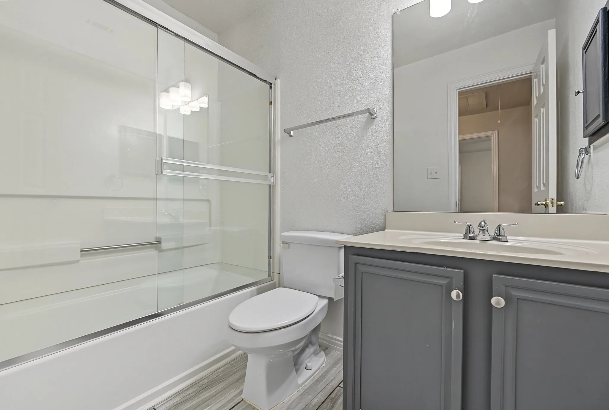 Townhouse For Rent in Collin County , 936 Cypress Creek Drive, Plano, Texas 75025, 3 Bedroom, 3 Bathroom, 2 Garage spaces, 1,585 Sqft, built in 2000, mls#21402896, Real Estate Agent in Plano, Homes For Rent in Collin county, Homes For Rent in Plano, Realtor in Plano Texas, Real Estate Brokerage Independent Realty Texas, Luminita Cordes Realtor