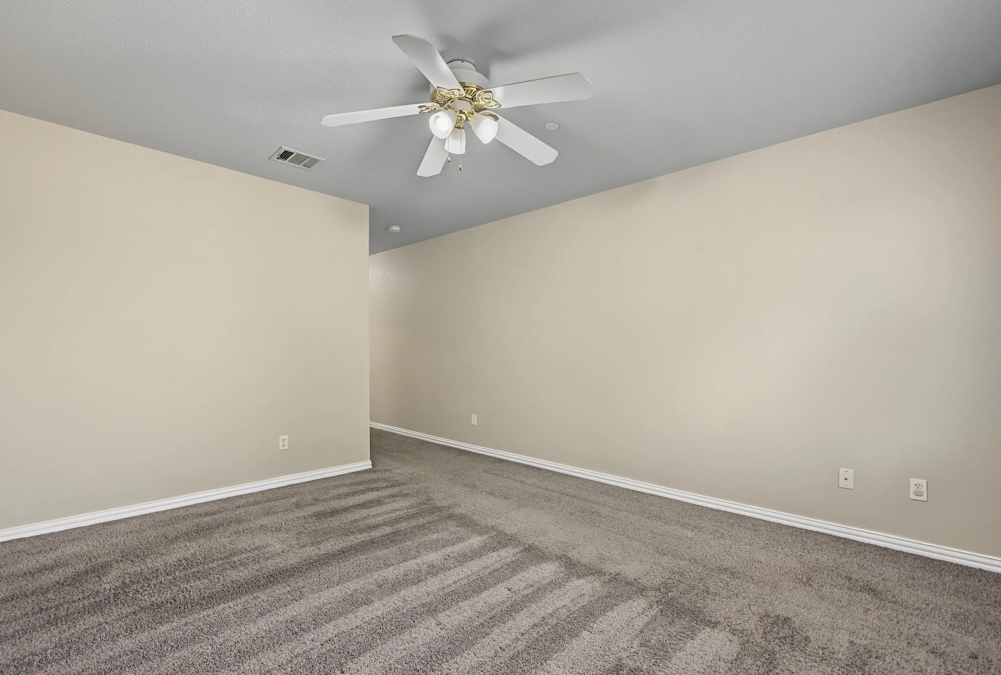 Townhouse For Rent in Collin County , 936 Cypress Creek Drive, Plano, Texas 75025, 3 Bedroom, 3 Bathroom, 2 Garage spaces, 1,585 Sqft, built in 2000, mls#21402896, Real Estate Agent in Plano, Homes For Rent in Collin county, Homes For Rent in Plano, Realtor in Plano Texas, Real Estate Brokerage Independent Realty Texas, Luminita Cordes Realtor