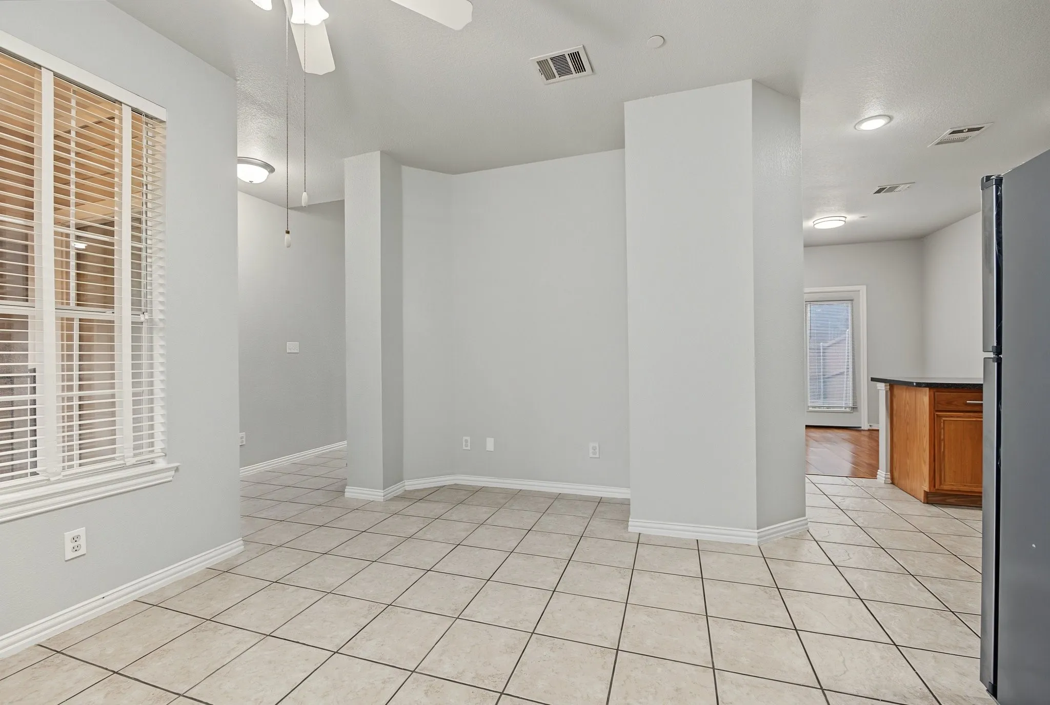 Townhouse For Rent in Collin County , 936 Cypress Creek Drive, Plano, Texas 75025, 3 Bedroom, 3 Bathroom, 2 Garage spaces, 1,585 Sqft, built in 2000, mls#21402896, Real Estate Agent in Plano, Homes For Rent in Collin county, Homes For Rent in Plano, Realtor in Plano Texas, Real Estate Brokerage Independent Realty Texas, Luminita Cordes Realtor