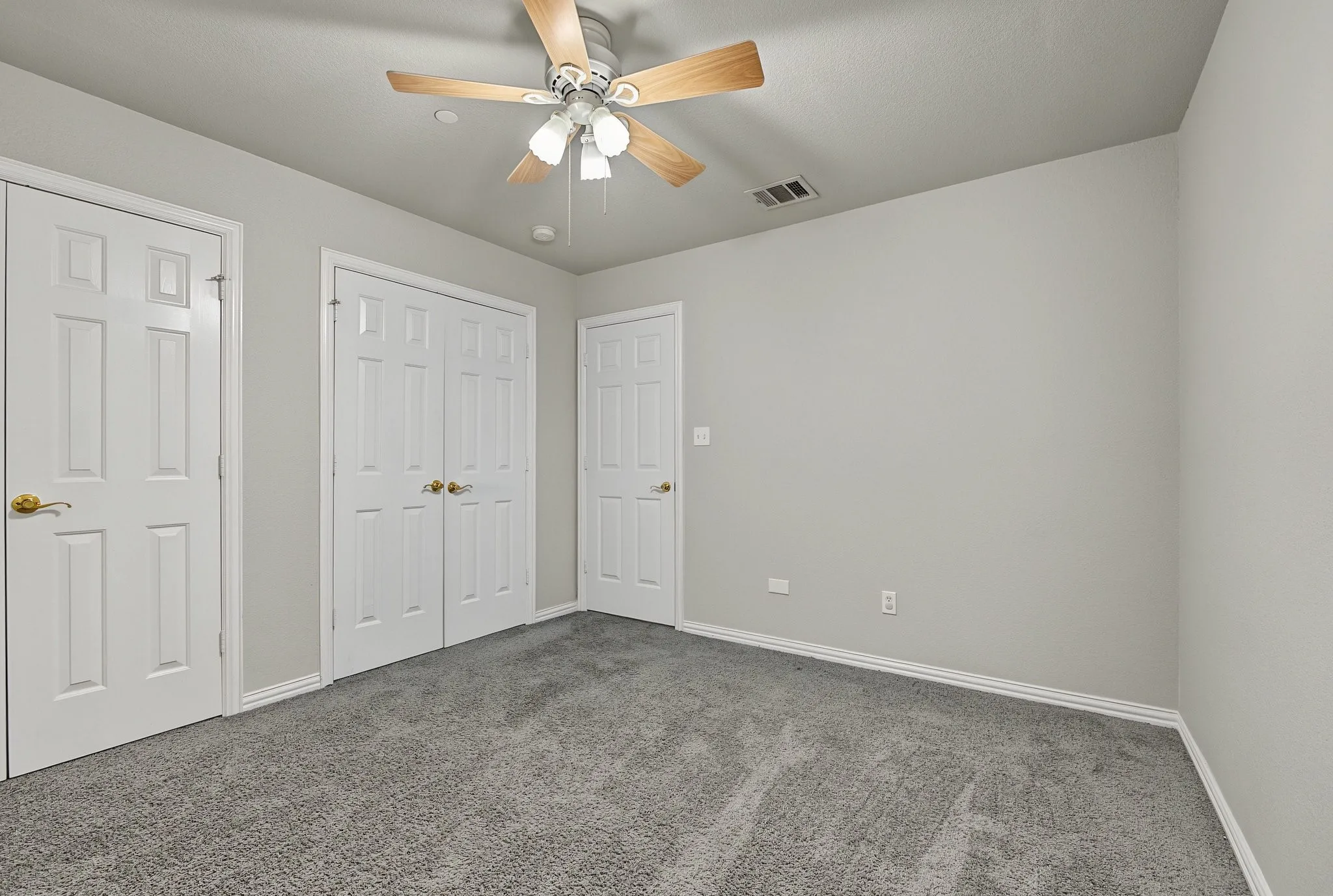 Townhouse For Rent in Collin County , 936 Cypress Creek Drive, Plano, Texas 75025, 3 Bedroom, 3 Bathroom, 2 Garage spaces, 1,585 Sqft, built in 2000, mls#21402896, Real Estate Agent in Plano, Homes For Rent in Collin county, Homes For Rent in Plano, Realtor in Plano Texas, Real Estate Brokerage Independent Realty Texas, Luminita Cordes Realtor