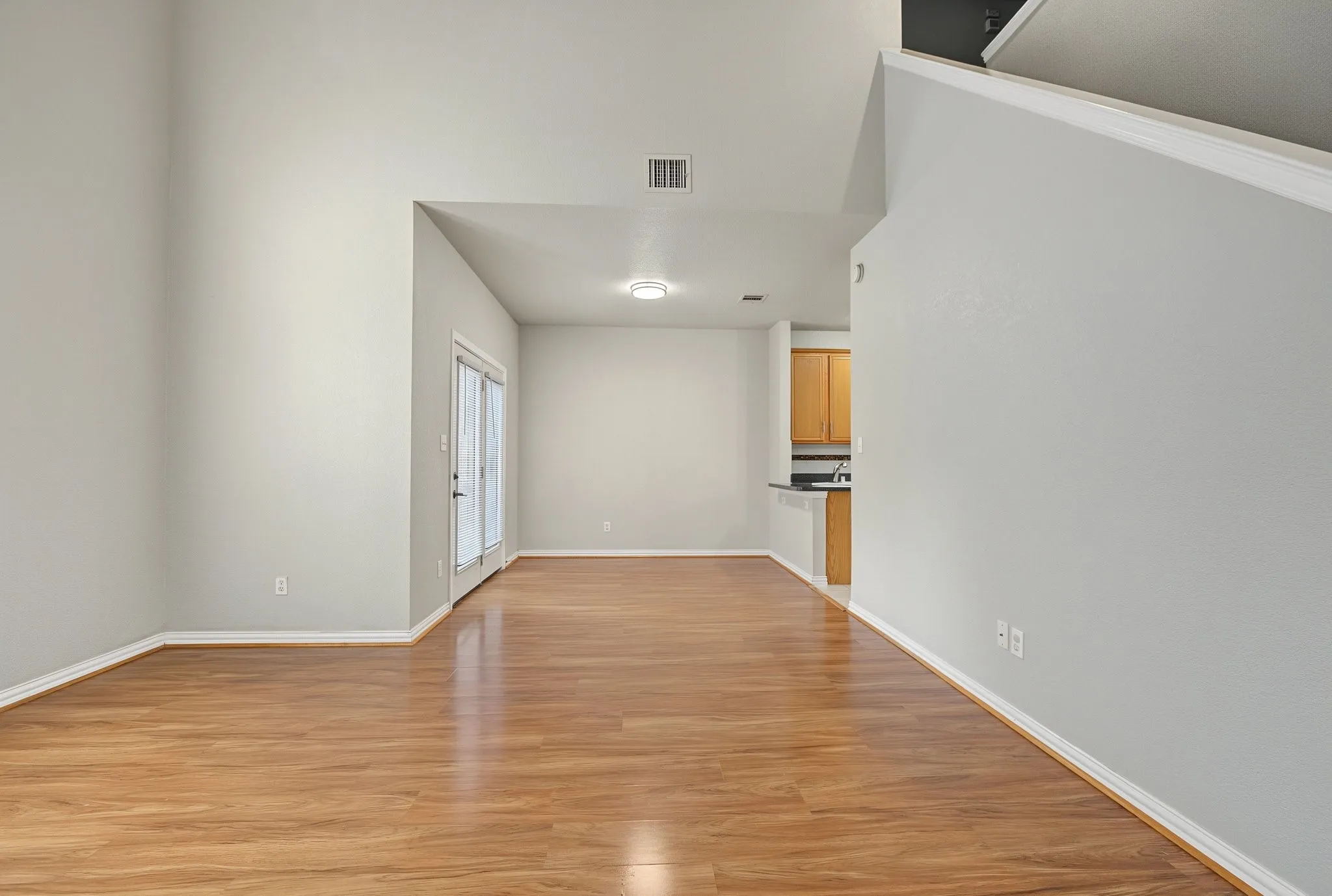 Townhouse For Rent in Collin County , 936 Cypress Creek Drive, Plano, Texas 75025, 3 Bedroom, 3 Bathroom, 2 Garage spaces, 1,585 Sqft, built in 2000, mls#21402896, Real Estate Agent in Plano, Homes For Rent in Collin county, Homes For Rent in Plano, Realtor in Plano Texas, Real Estate Brokerage Independent Realty Texas, Luminita Cordes Realtor