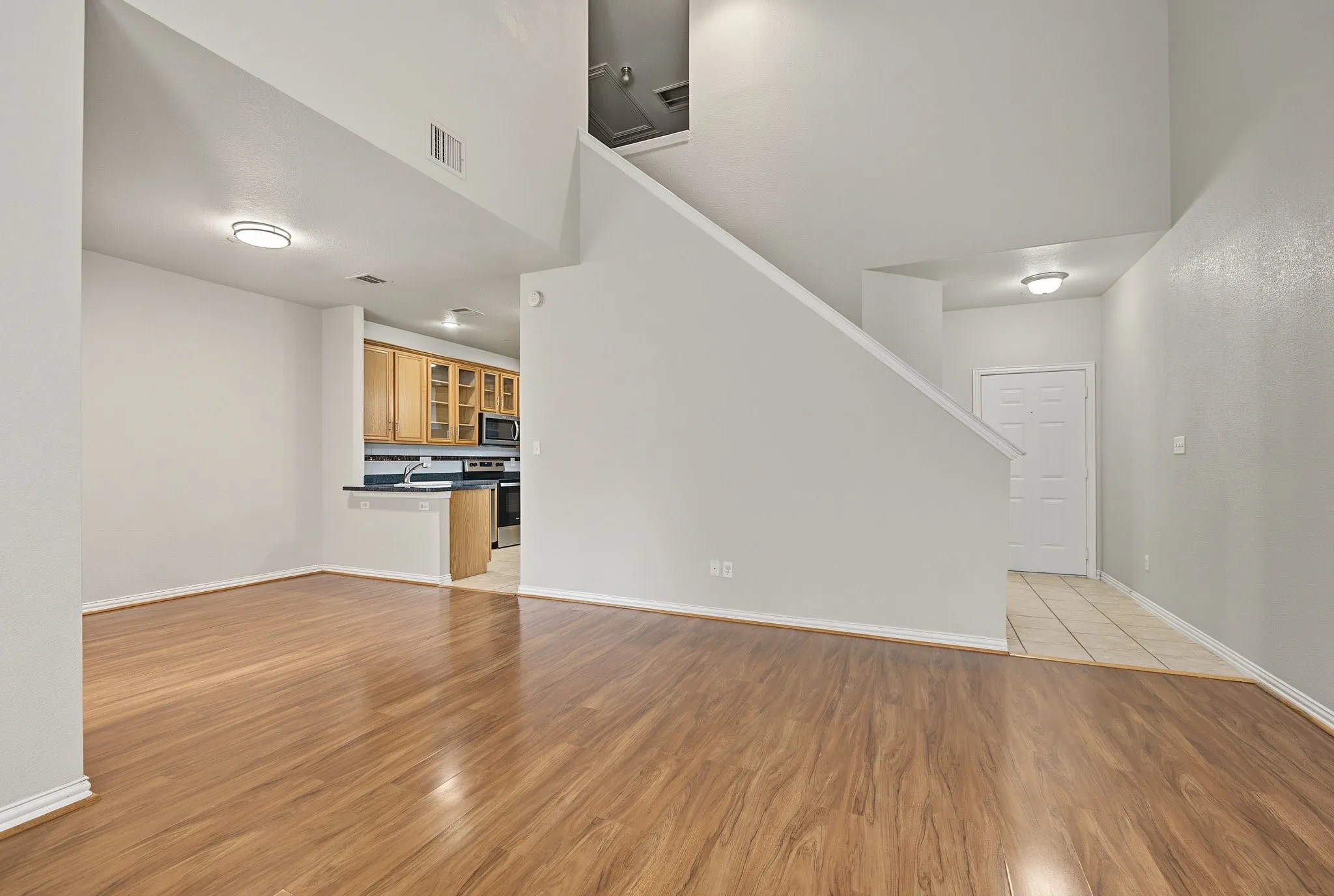 Townhouse For Rent in Collin County , 936 Cypress Creek Drive, Plano, Texas 75025, 3 Bedroom, 3 Bathroom, 2 Garage spaces, 1,585 Sqft, built in 2000, mls#21402896, Real Estate Agent in Plano, Homes For Rent in Collin county, Homes For Rent in Plano, Realtor in Plano Texas, Real Estate Brokerage Independent Realty Texas, Luminita Cordes Realtor