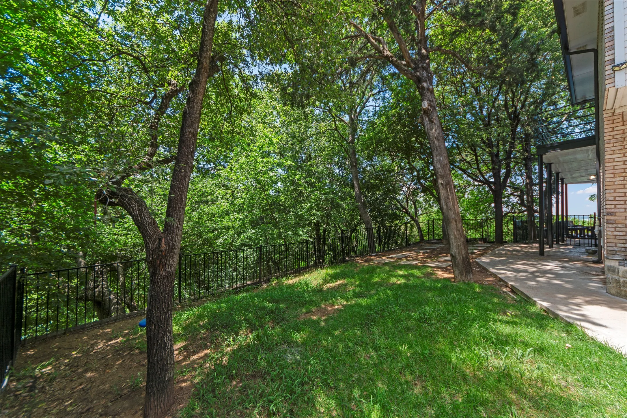 Single Family Residence For Rent in Dallas County , 2032 Juniper Ridge Road, Cedar Hill, Texas 75104, 4 Bedroom, 3 Bathroom, 3 Garage spaces, 3,991 Sqft, built in 1990, mls#21402903, Real Estate Agent in Cedar Hill, Homes For Rent in Dallas county, Homes For Rent in Cedar Hill, Realtor in Cedar Hill Texas, Real Estate Brokerage Independent Realty Texas, Luminita Cordes Realtor