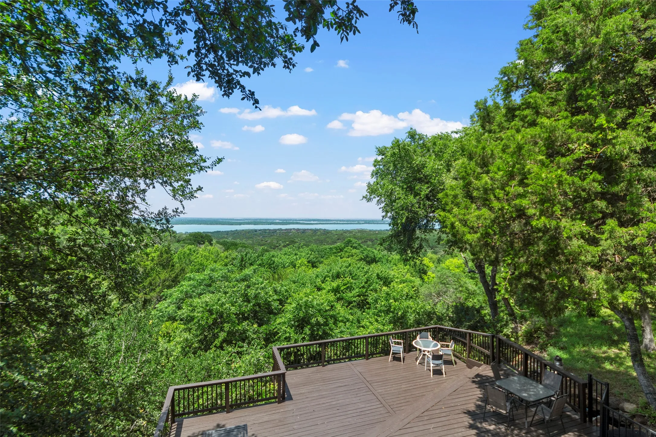 Single Family Residence For Rent in Dallas County , 2032 Juniper Ridge Road, Cedar Hill, Texas 75104, 4 Bedroom, 3 Bathroom, 3 Garage spaces, 3,991 Sqft, built in 1990, mls#21402903, Real Estate Agent in Cedar Hill, Homes For Rent in Dallas county, Homes For Rent in Cedar Hill, Realtor in Cedar Hill Texas, Real Estate Brokerage Independent Realty Texas, Luminita Cordes Realtor