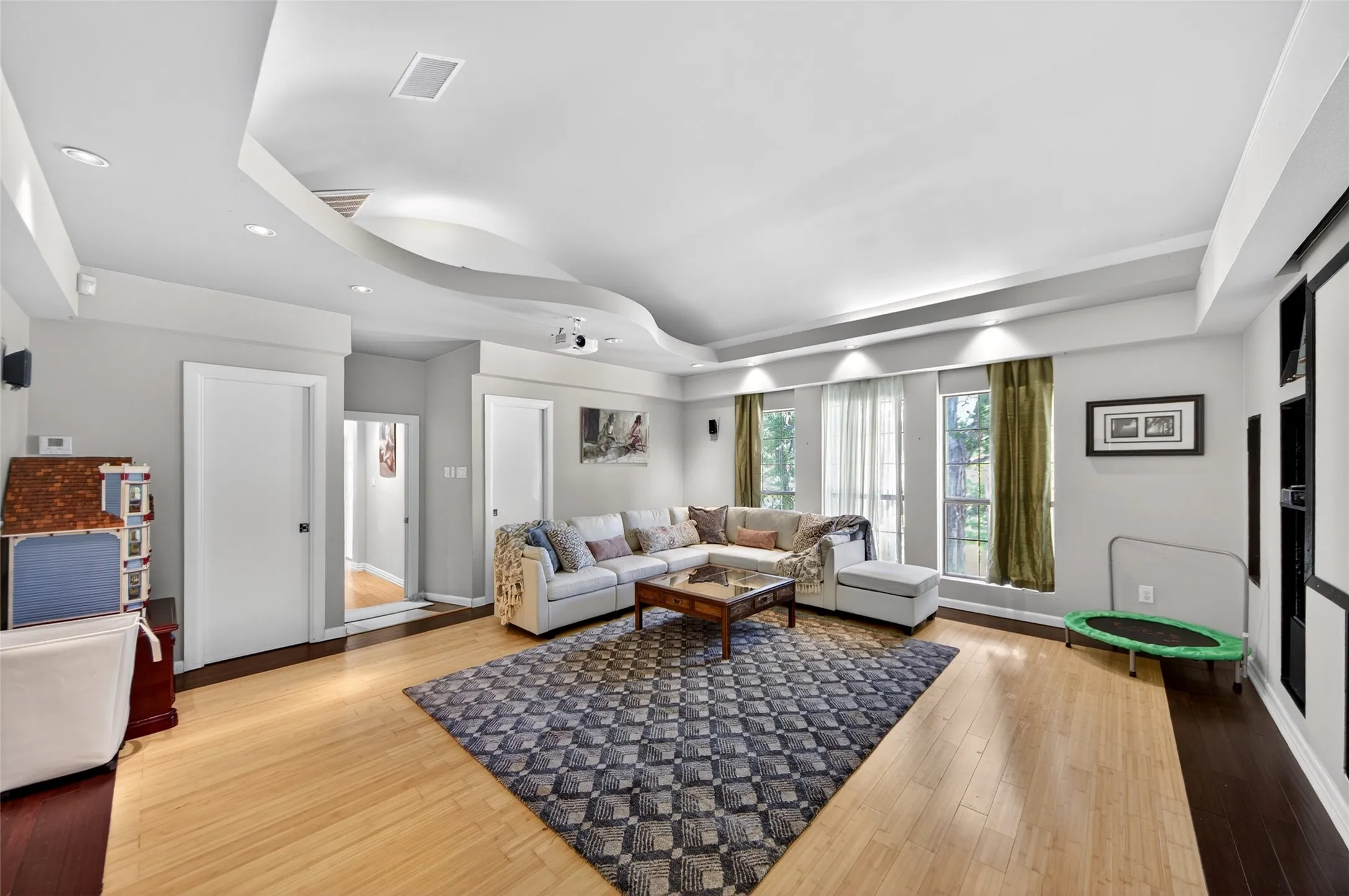 Single Family Residence For Rent in Dallas County , 2032 Juniper Ridge Road, Cedar Hill, Texas 75104, 4 Bedroom, 3 Bathroom, 3 Garage spaces, 3,991 Sqft, built in 1990, mls#21402903, Real Estate Agent in Cedar Hill, Homes For Rent in Dallas county, Homes For Rent in Cedar Hill, Realtor in Cedar Hill Texas, Real Estate Brokerage Independent Realty Texas, Luminita Cordes Realtor