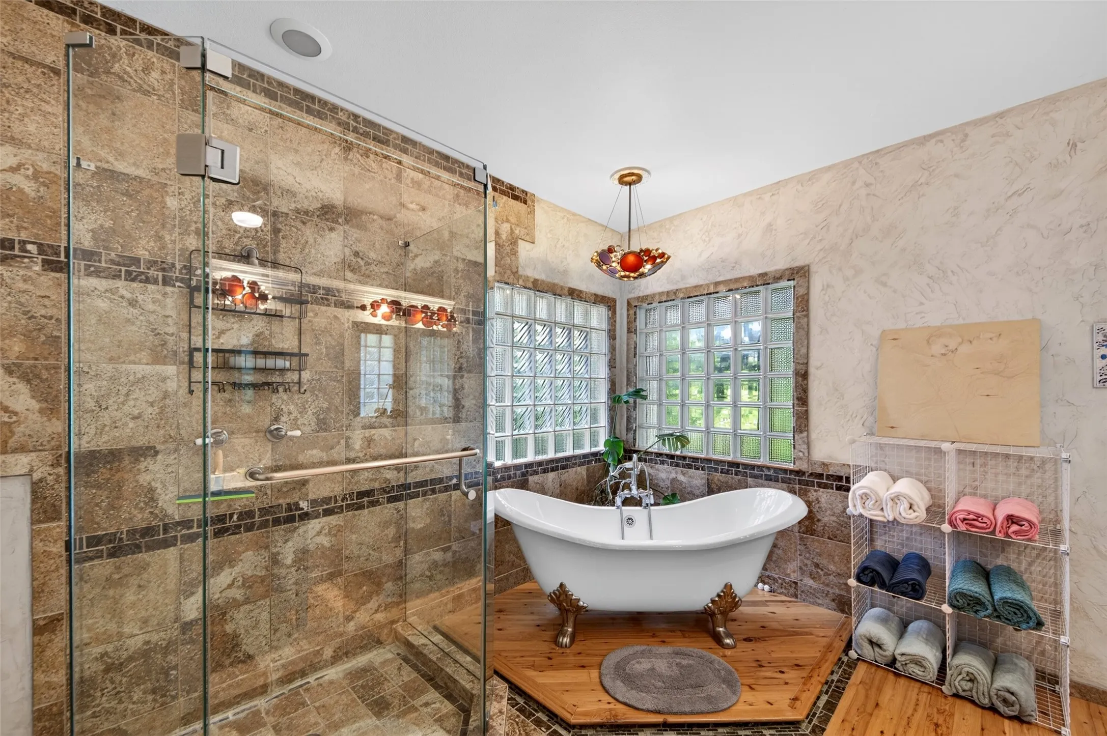 Single Family Residence For Rent in Dallas County , 2032 Juniper Ridge Road, Cedar Hill, Texas 75104, 4 Bedroom, 3 Bathroom, 3 Garage spaces, 3,991 Sqft, built in 1990, mls#21402903, Real Estate Agent in Cedar Hill, Homes For Rent in Dallas county, Homes For Rent in Cedar Hill, Realtor in Cedar Hill Texas, Real Estate Brokerage Independent Realty Texas, Luminita Cordes Realtor