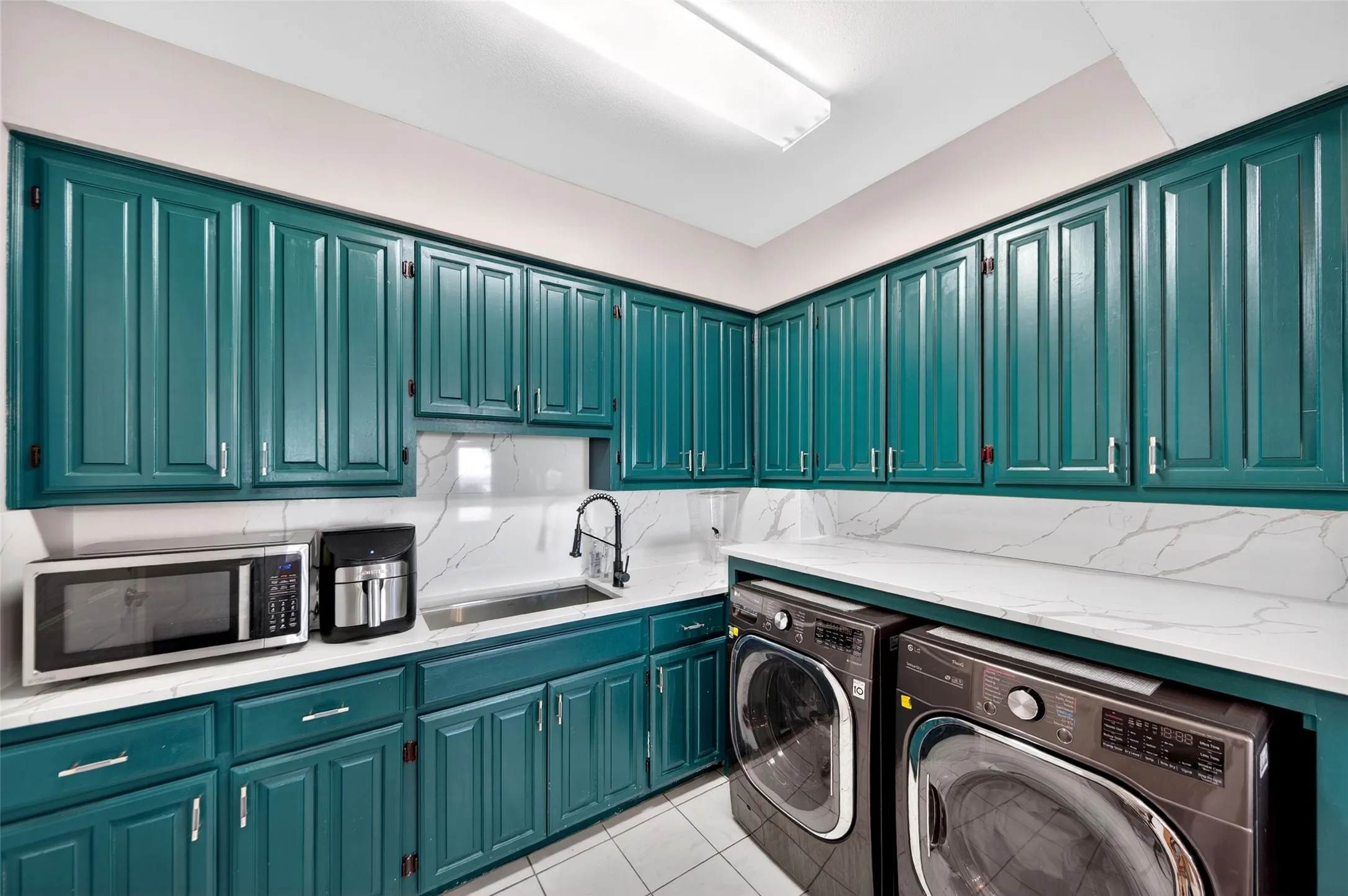 Single Family Residence For Rent in Dallas County , 2032 Juniper Ridge Road, Cedar Hill, Texas 75104, 4 Bedroom, 3 Bathroom, 3 Garage spaces, 3,991 Sqft, built in 1990, mls#21402903, Real Estate Agent in Cedar Hill, Homes For Rent in Dallas county, Homes For Rent in Cedar Hill, Realtor in Cedar Hill Texas, Real Estate Brokerage Independent Realty Texas, Luminita Cordes Realtor