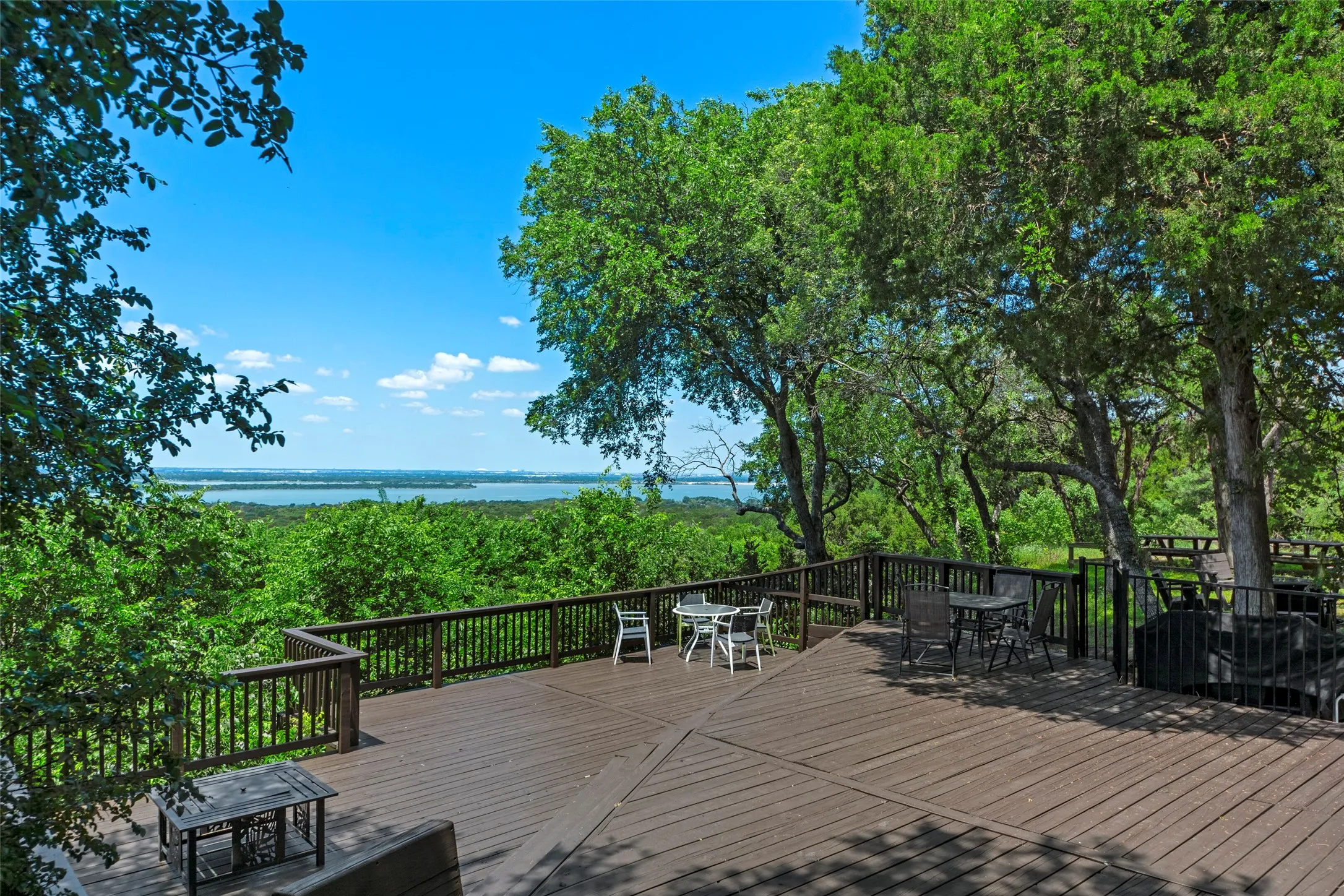 Single Family Residence For Rent in Dallas County , 2032 Juniper Ridge Road, Cedar Hill, Texas 75104, 4 Bedroom, 3 Bathroom, 3 Garage spaces, 3,991 Sqft, built in 1990, mls#21402903, Real Estate Agent in Cedar Hill, Homes For Rent in Dallas county, Homes For Rent in Cedar Hill, Realtor in Cedar Hill Texas, Real Estate Brokerage Independent Realty Texas, Luminita Cordes Realtor