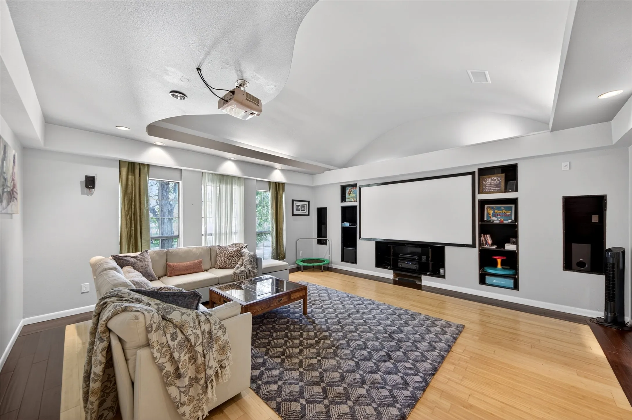 Single Family Residence For Rent in Dallas County , 2032 Juniper Ridge Road, Cedar Hill, Texas 75104, 4 Bedroom, 3 Bathroom, 3 Garage spaces, 3,991 Sqft, built in 1990, mls#21402903, Real Estate Agent in Cedar Hill, Homes For Rent in Dallas county, Homes For Rent in Cedar Hill, Realtor in Cedar Hill Texas, Real Estate Brokerage Independent Realty Texas, Luminita Cordes Realtor