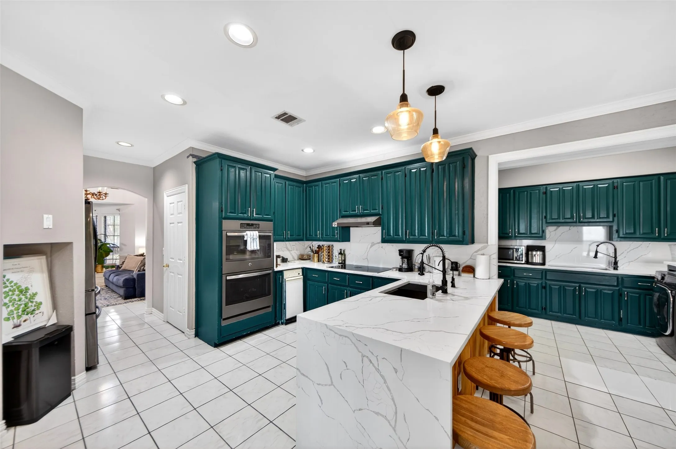 Single Family Residence For Rent in Dallas County , 2032 Juniper Ridge Road, Cedar Hill, Texas 75104, 4 Bedroom, 3 Bathroom, 3 Garage spaces, 3,991 Sqft, built in 1990, mls#21402903, Real Estate Agent in Cedar Hill, Homes For Rent in Dallas county, Homes For Rent in Cedar Hill, Realtor in Cedar Hill Texas, Real Estate Brokerage Independent Realty Texas, Luminita Cordes Realtor